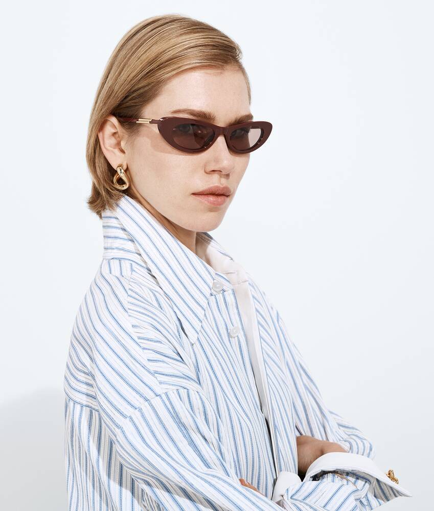 Display a large version of the product image 2 - Snap Oval Sunglasses