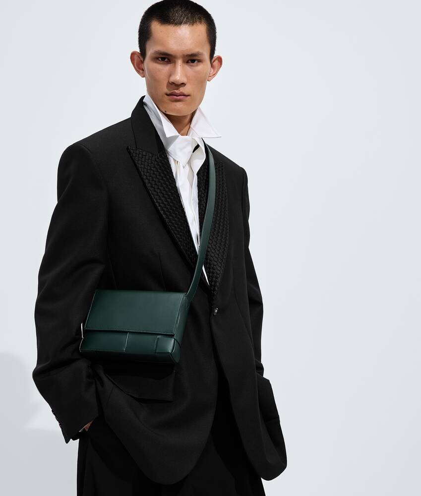 Borsa messenger Angolo da Uomo in Alpi green Bottega Veneta Italia IT - Image 2