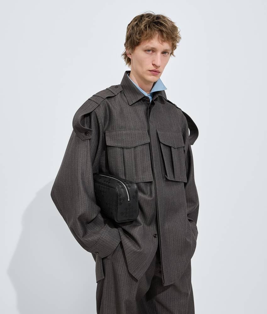 Men's Intrecciato Travel Pouch in Black Bottega Veneta Czechia EN - Image 2