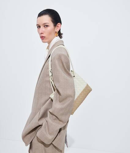 Women's Small Andiamo in Alabaster/ecru Bottega Veneta Hong Kong SAR China EN - Image 2