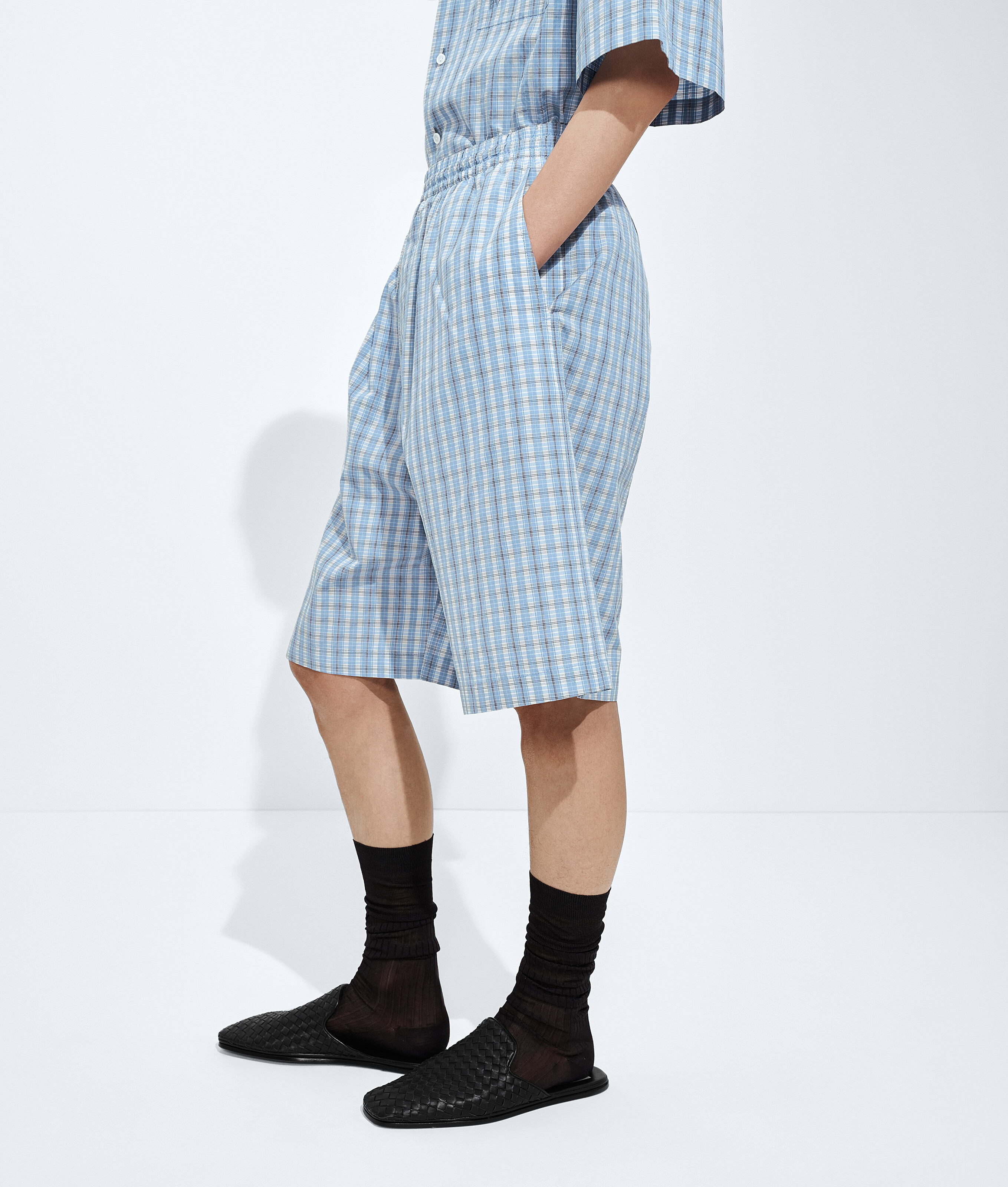 Men's Cotton And Silk Check Shorts in Blue/white/stone Bottega Veneta Luxembourg EN - Image 2
