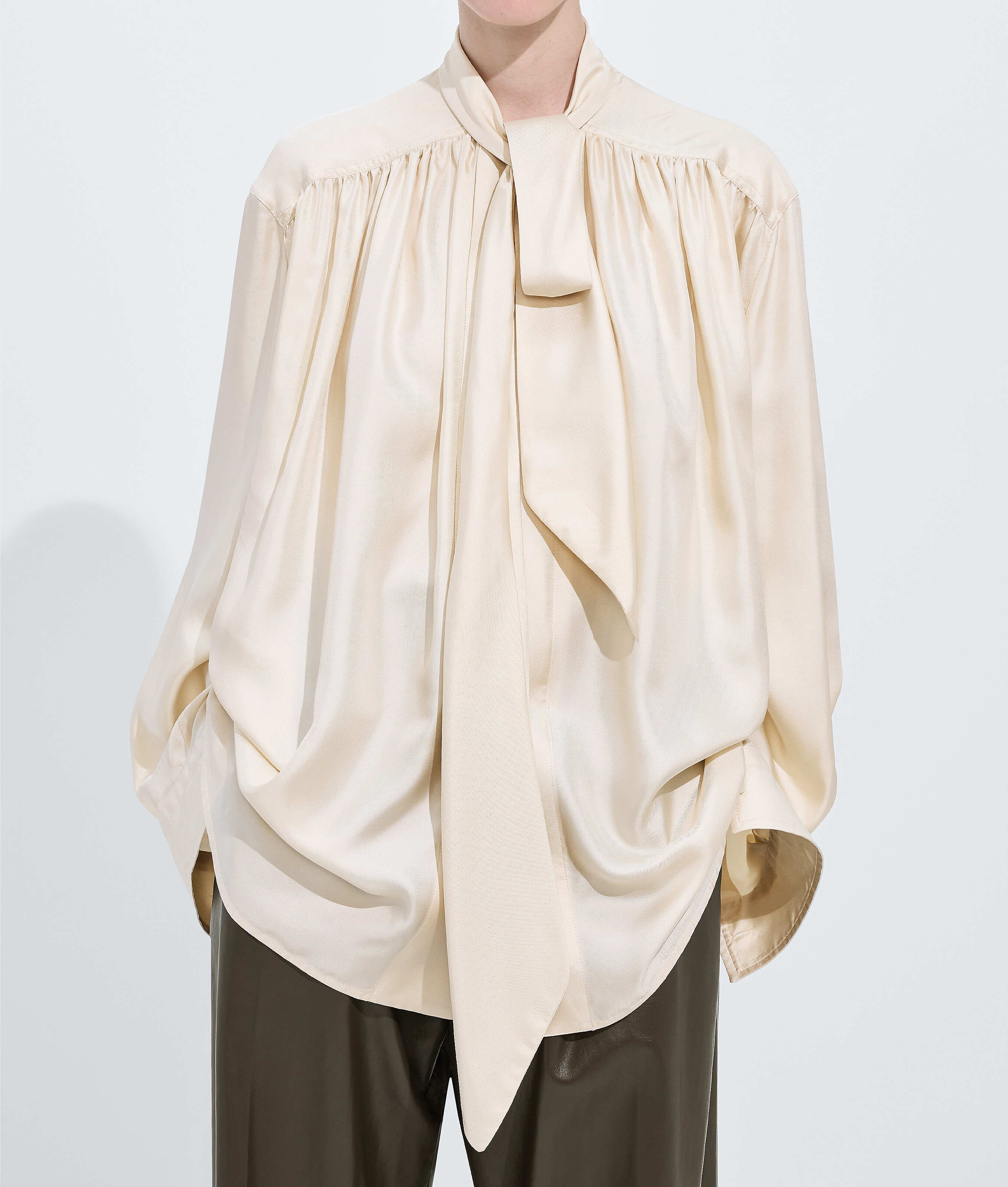 Women's Viscose Twill Blouse in Prosecco Bottega Veneta Luxembourg EN - Image 4