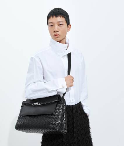 Men's Andiamo Messenger in Black Bottega Veneta Canada EN - Image 2