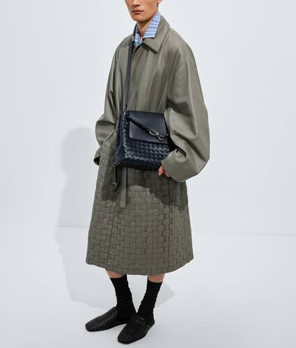 Men's Andiamo Messenger in Midnight Bottega Veneta Cyprus EN - Image 6
