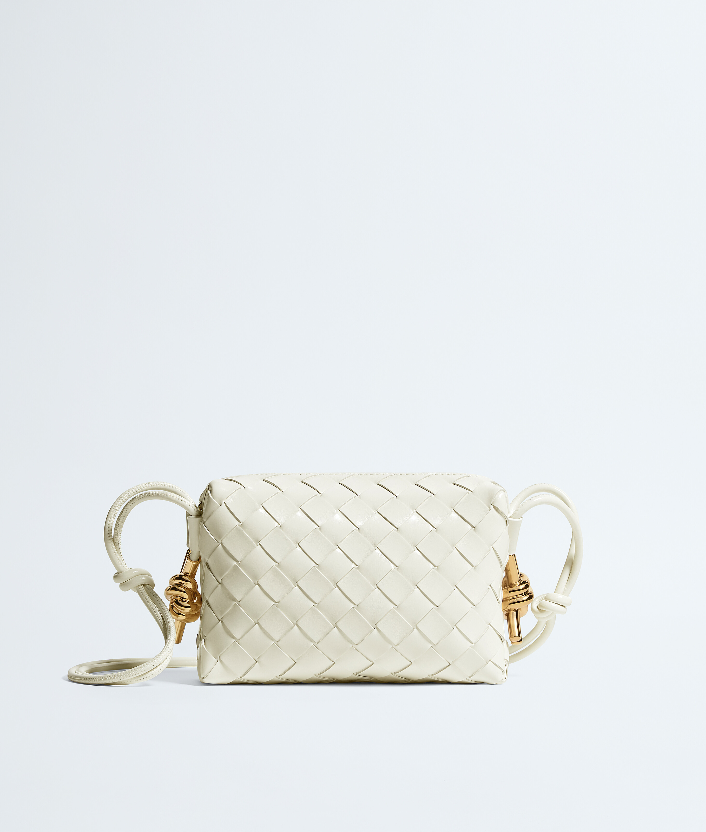 BOTTEGA VENETA ミニ ループ メタル ノット ボッテガヴェネタ ミニ ループ メタル ノット のために ウィメンズ で ブラック