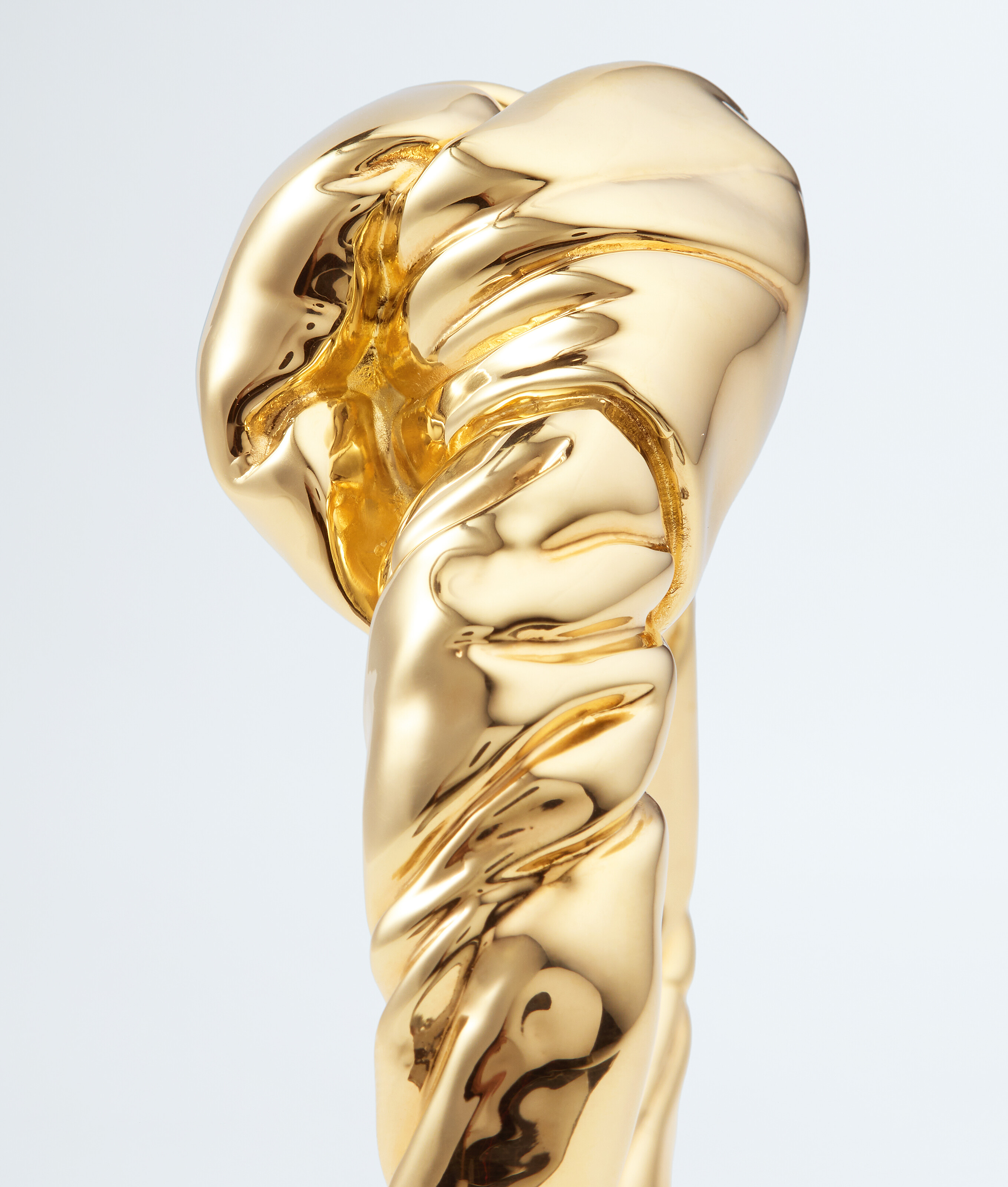 Women's Large Knot Cuff Bracelet in Yellow gold Bottega Veneta Finland EN - Image 5
