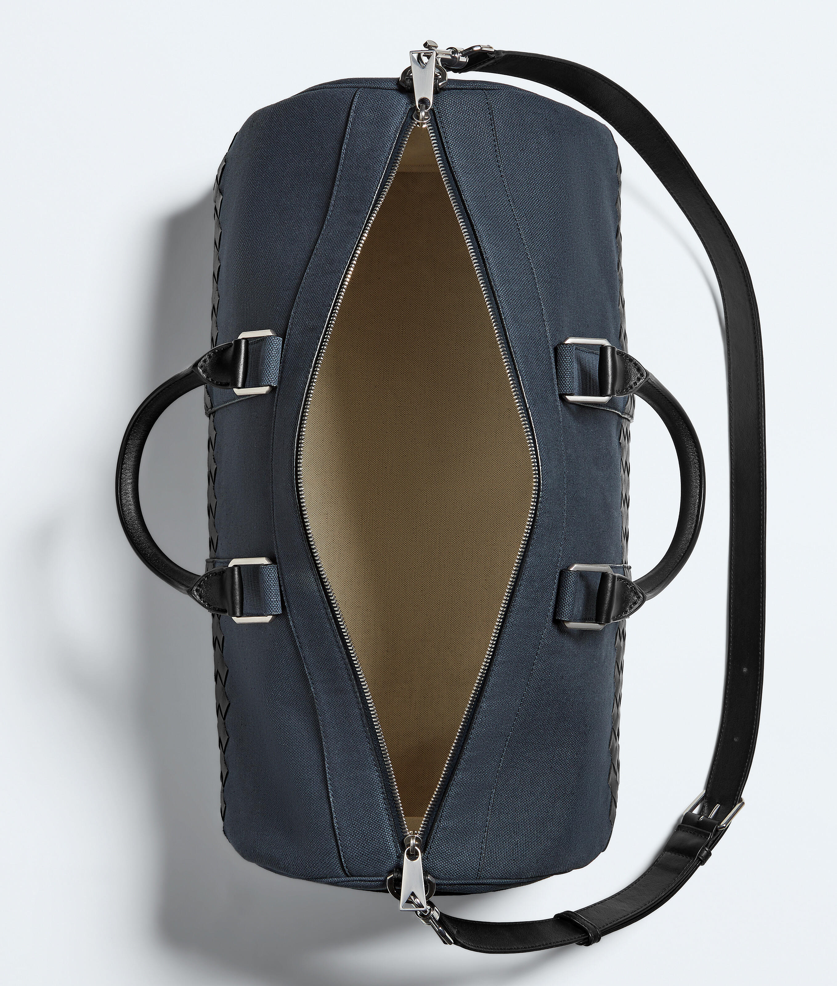 Men's Intrecciato Duffle in Midnight/black Bottega Veneta France EN - Image 3