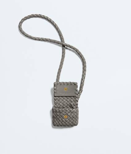 Funda para AirPods Tosca con correa en Basalt Bottega Veneta M&eacute;xico ES - Image 3
