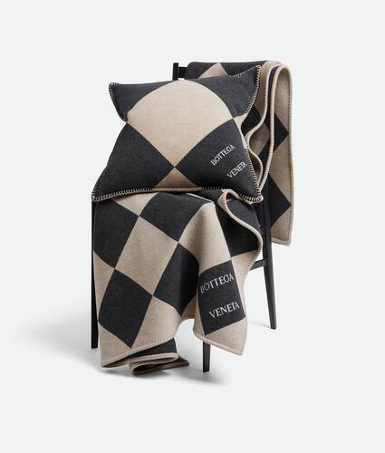 Coussin jacquard &agrave; carreaux en Greige/white Bottega Veneta Monaco FR - Image 2