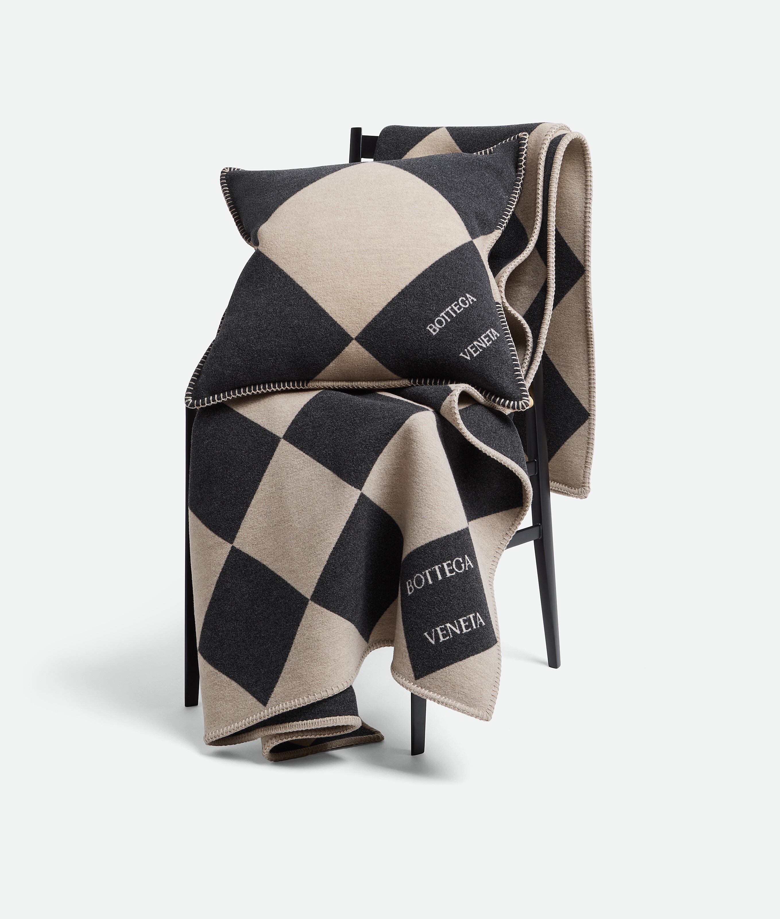 Jacquard Check Cushion in Greige/white Bottega Veneta Luxembourg EN - Image 2