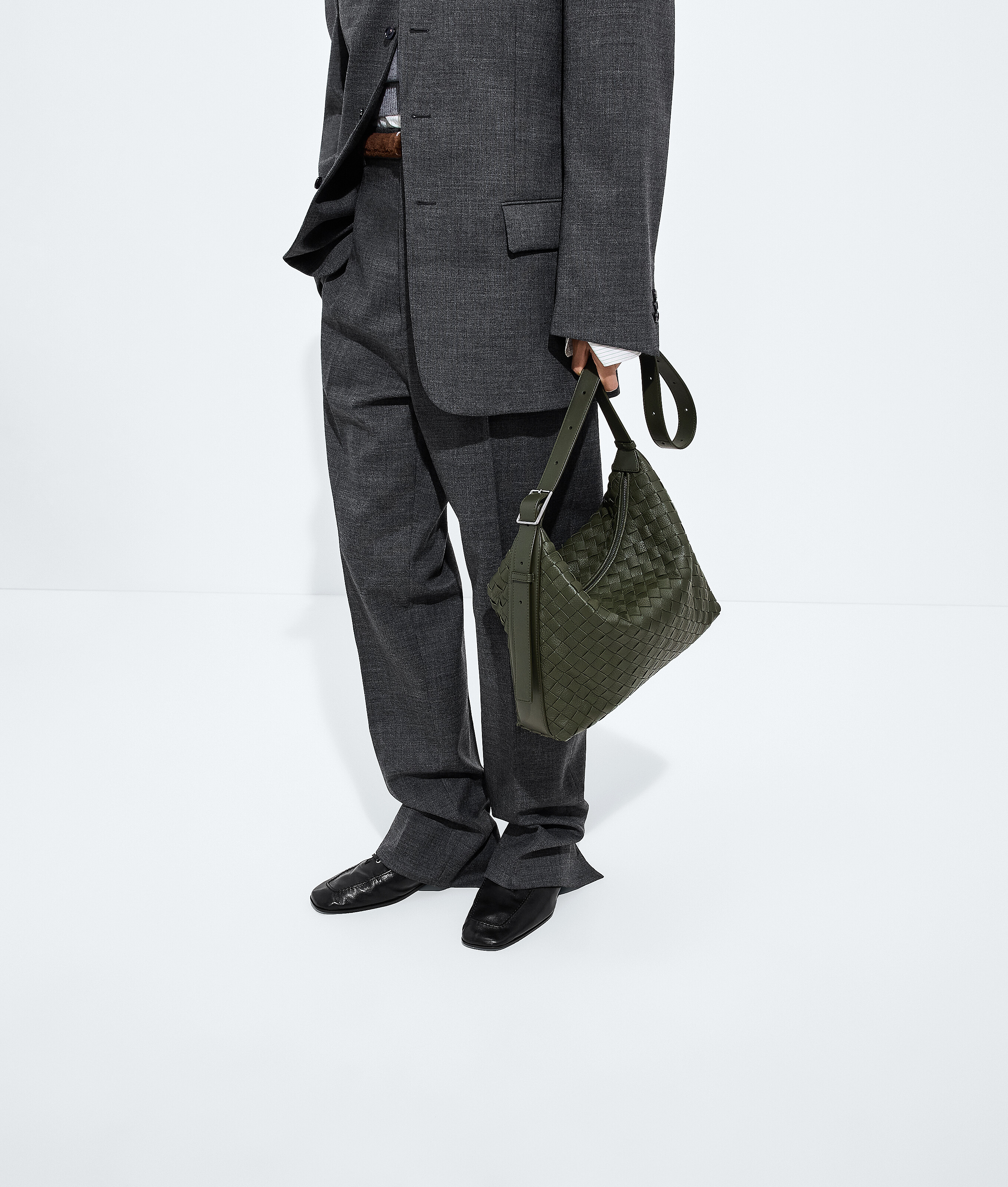 Men's Small Traveler in Bark green Bottega Veneta Luxembourg EN - Image 5