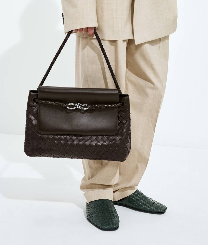 Men's Andiamo Messenger in Fondant Bottega Veneta Canada EN - Image 2
