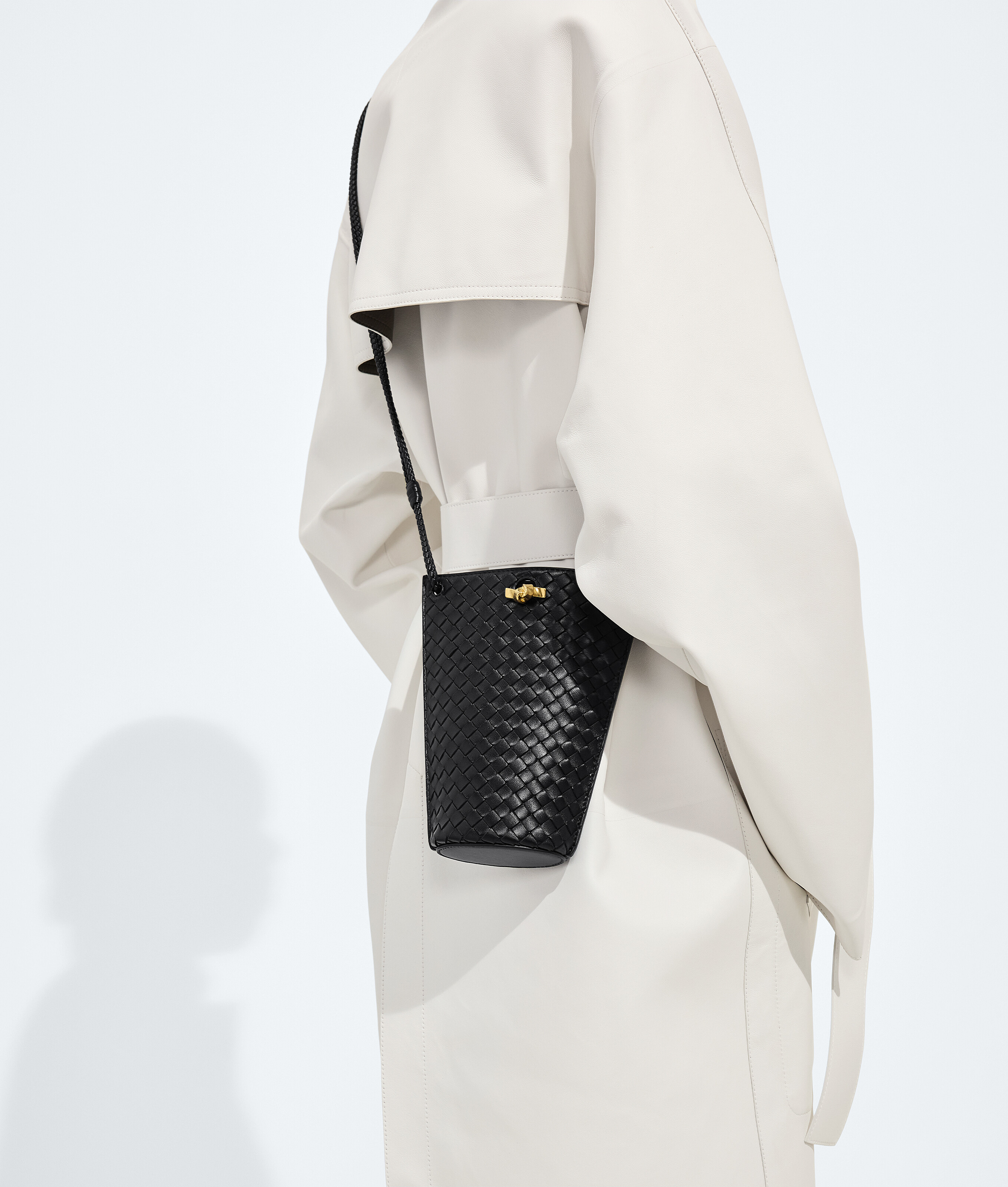 Women's Bacio Phone Bucket in Black Bottega Veneta Luxembourg EN - Image 6