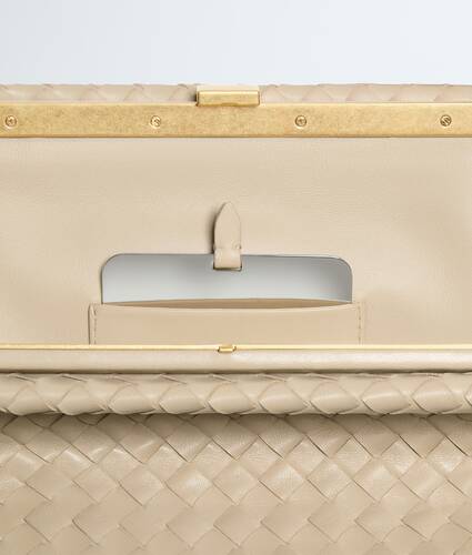 The 1998 da Donna in Ecru Bottega Veneta Italia IT - Image 6