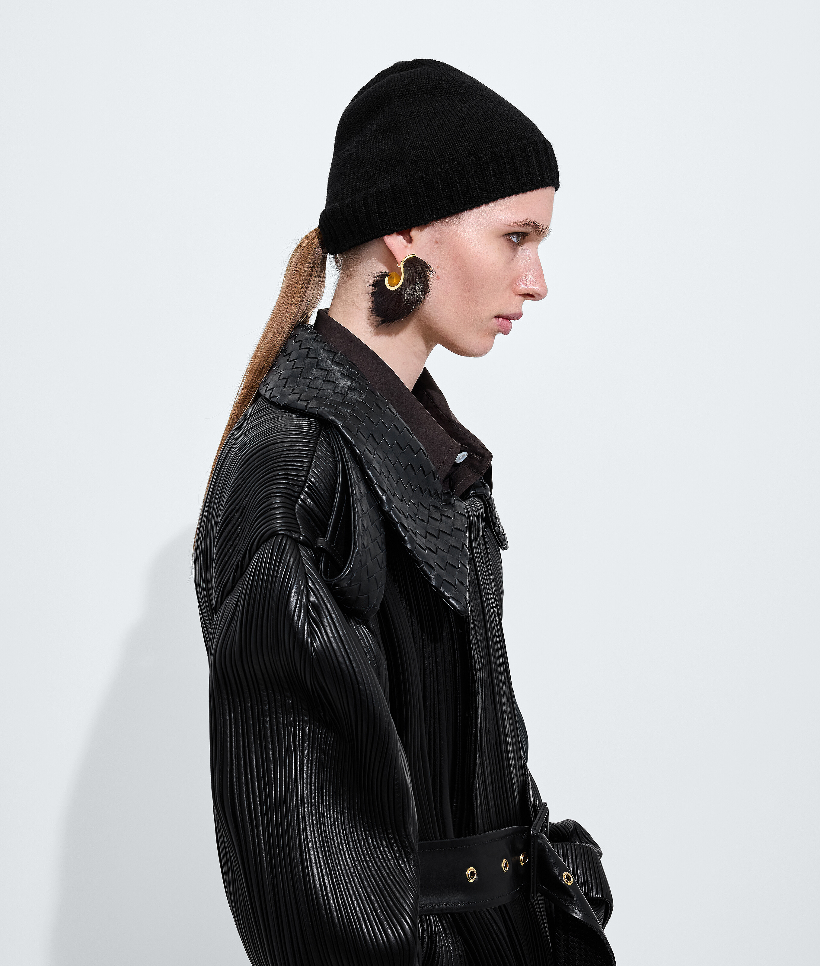 Women's Claw Earrings in Wenge Bottega Veneta Luxembourg EN - Image 2
