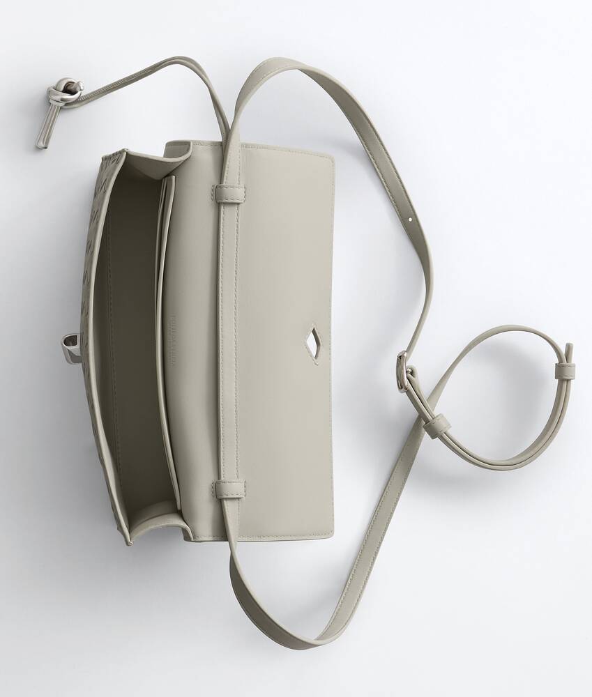 Women's Andiamo Clutch 25 in Silica gray Bottega Veneta Hong Kong SAR China EN - Image 4
