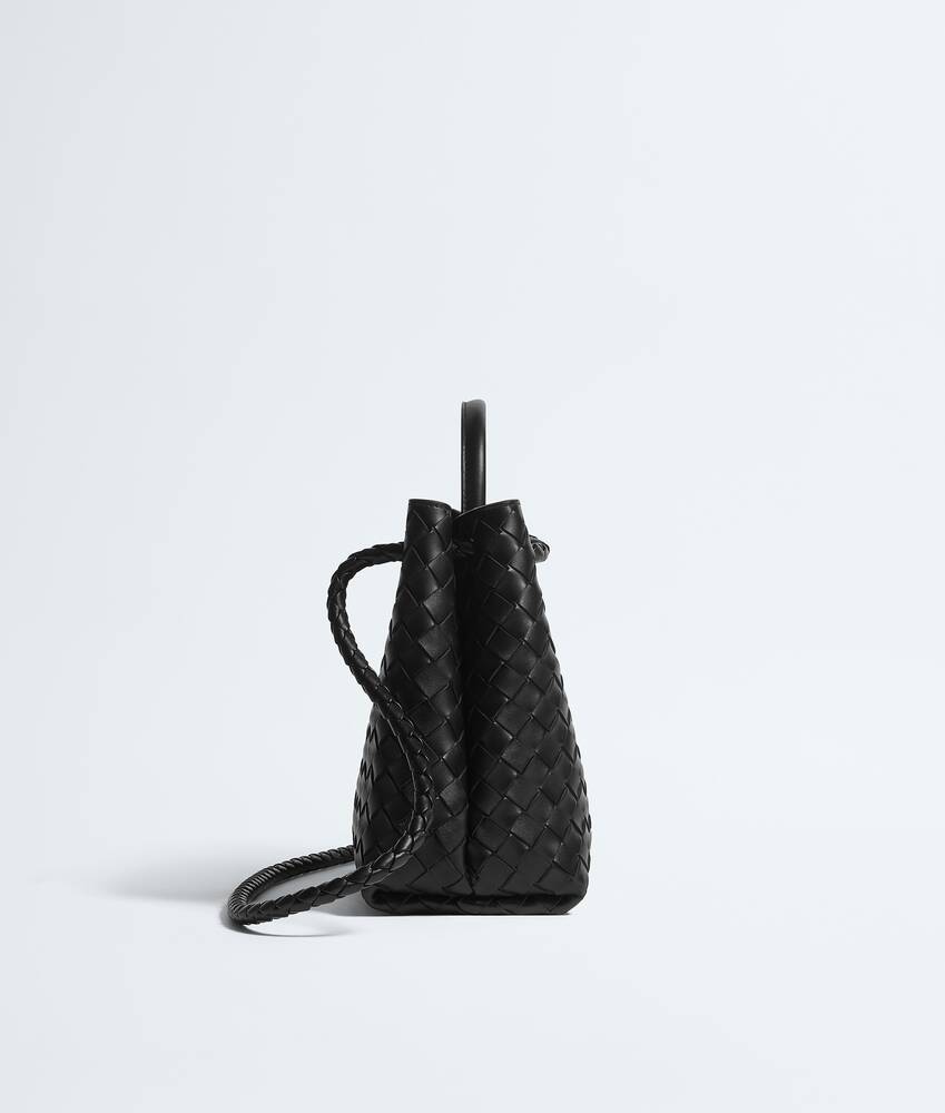 Ela's Andiamo em Black Bottega Veneta Brasil PT - Image 4