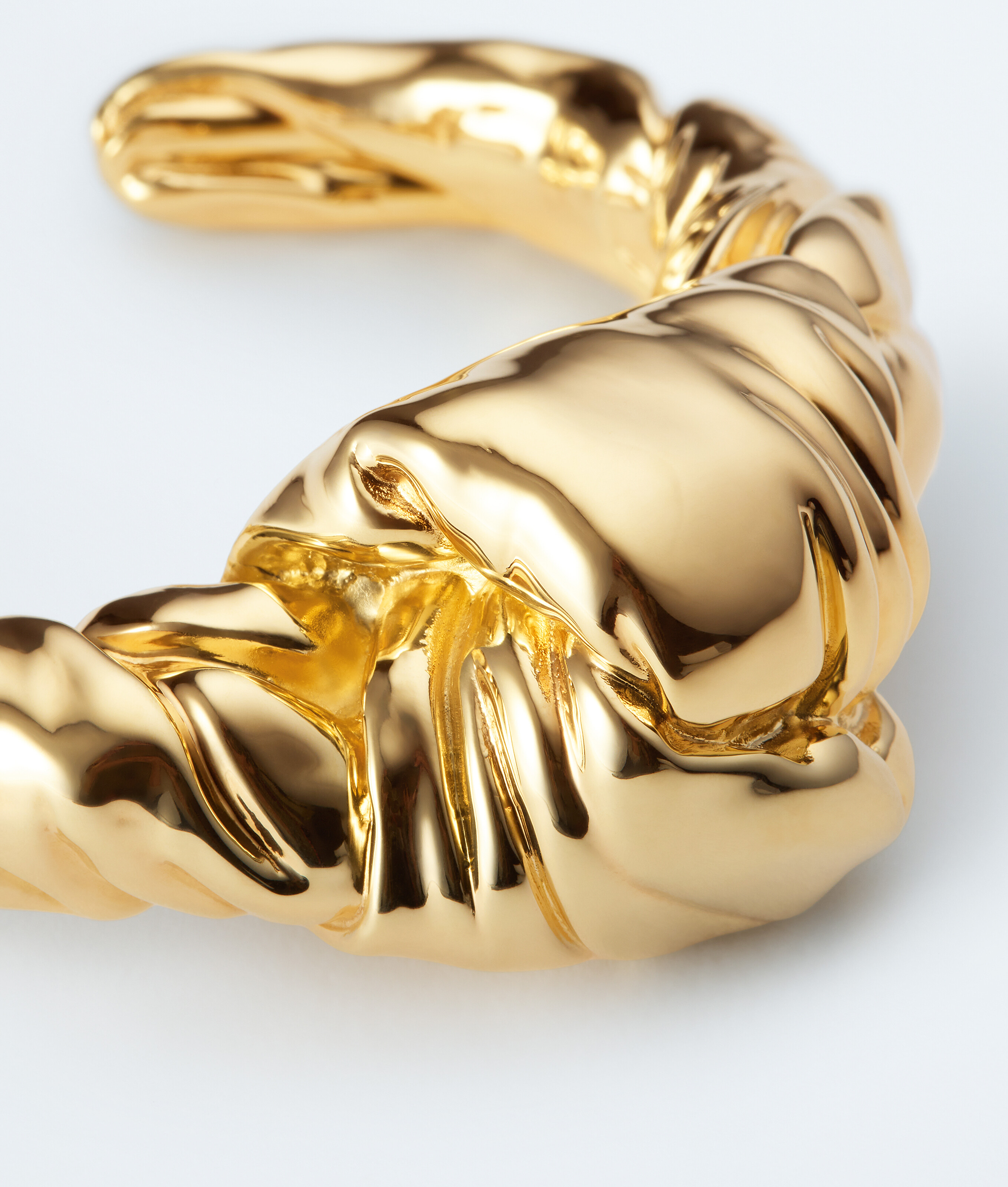 Women's Large Knot Cuff Bracelet in Yellow gold Bottega Veneta Finland EN - Image 4