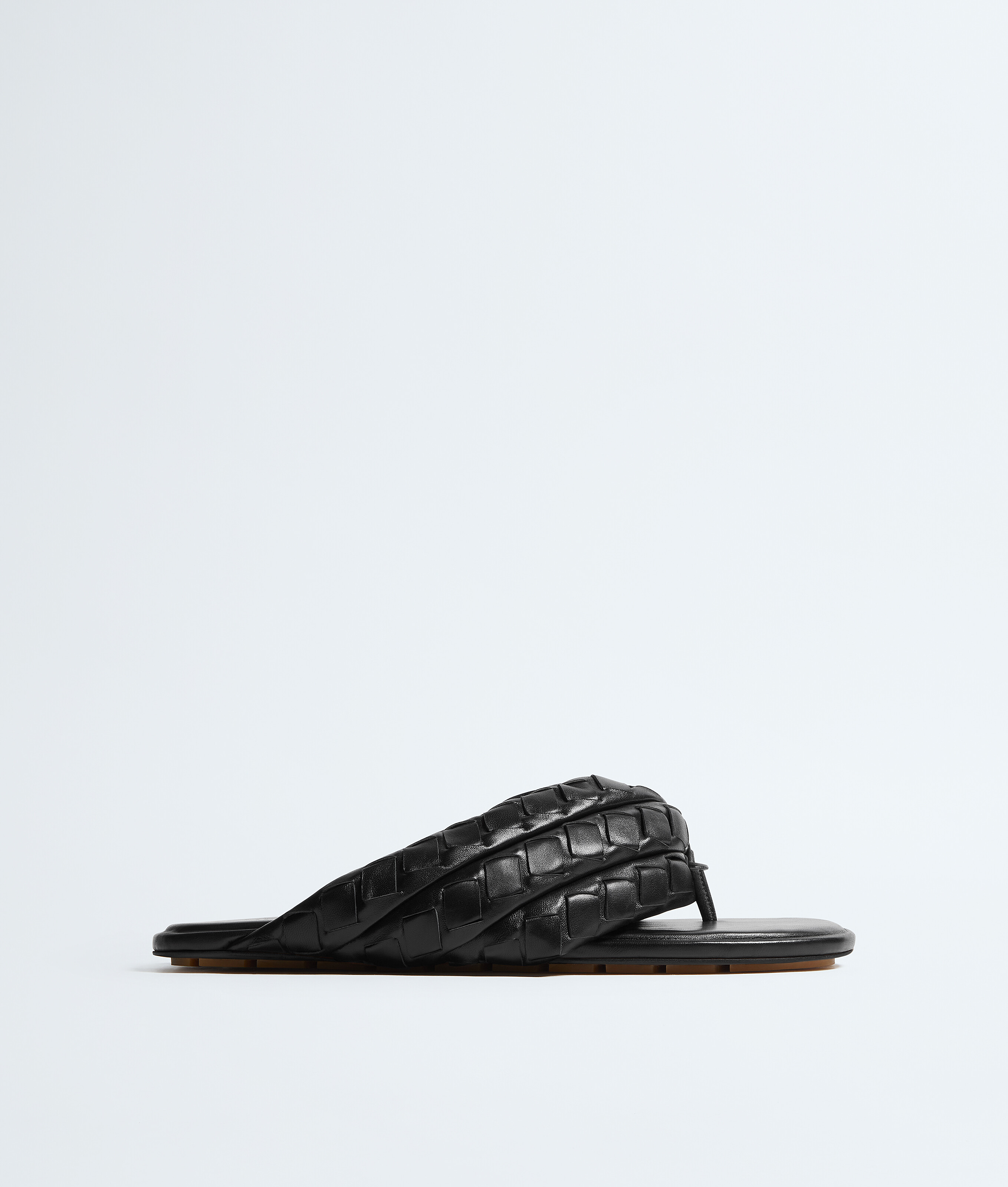 BOTTEGA VENETA サンダル 39 Men's Salsa Thong in Black | Bottega Veneta US
