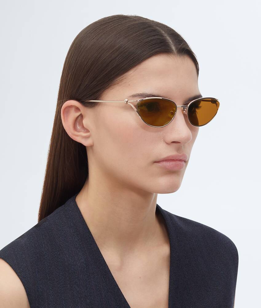 Knot Cat Eye Sunglasses in Gold/brown Bottega Veneta France EN - Image 2
