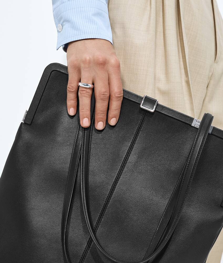 Display a large version of the product image 2 - Veneta Ring