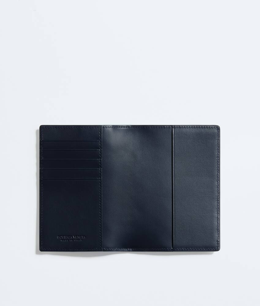 Display a large version of the product image 2 - Intrecciato Passport Case