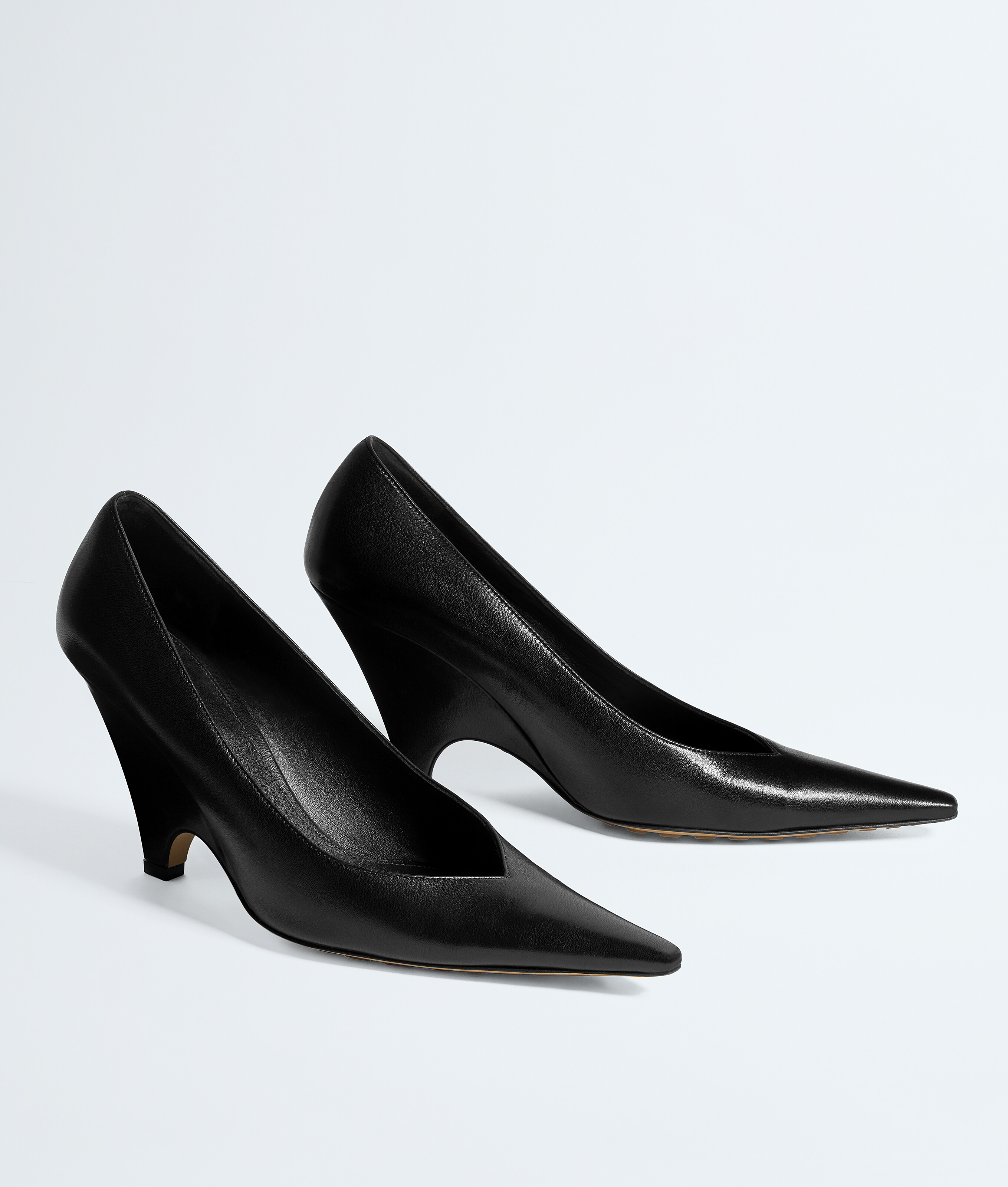 Women's Scaletta Pump in Black Bottega Veneta Luxembourg EN - Image 3