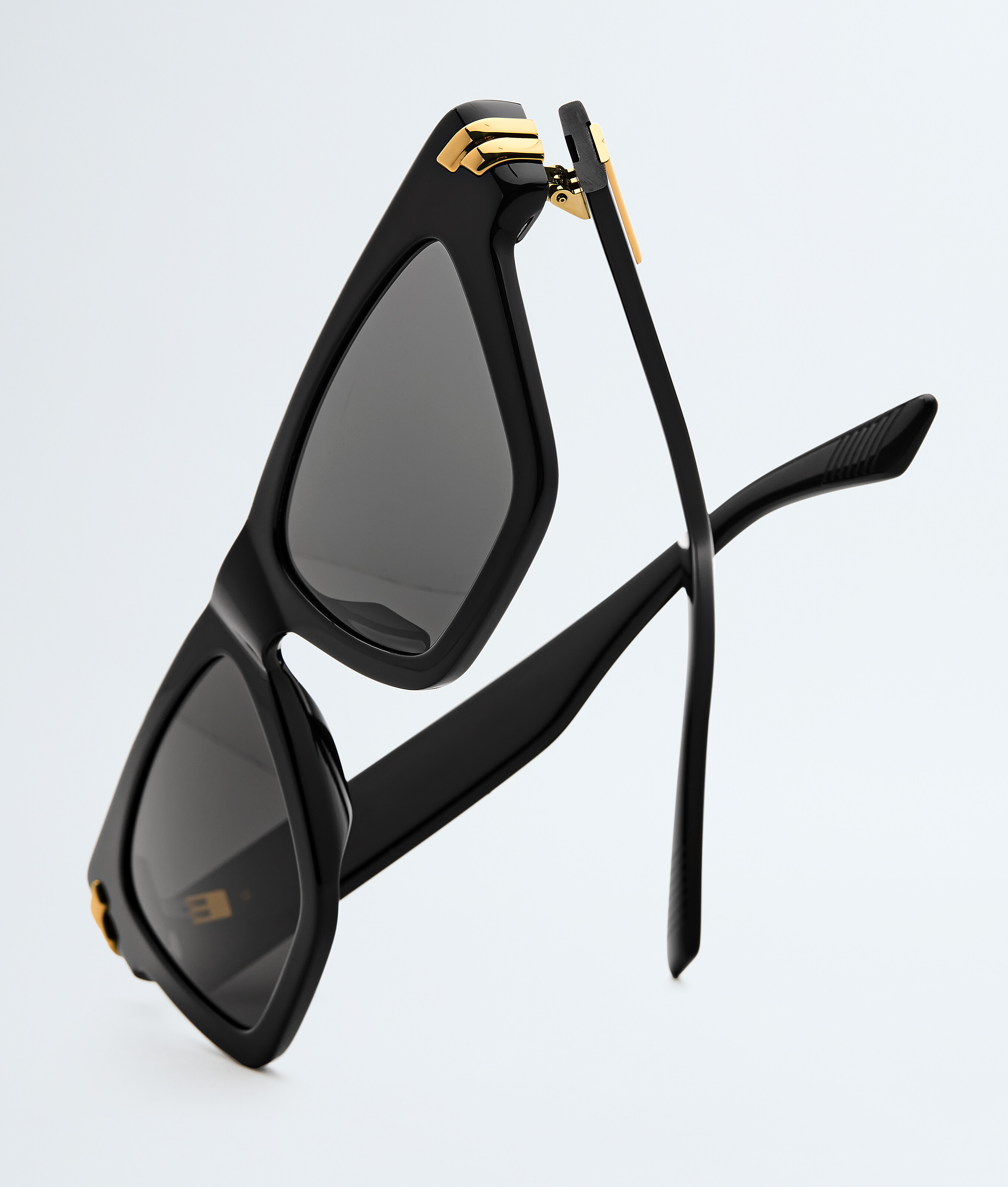 Mitre Cat Eye Sunglasses in Black/gray Bottega Veneta Luxembourg EN - Image 3