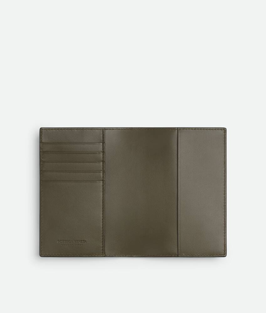 Display a large version of the product image 2 - Intrecciato Passport Case