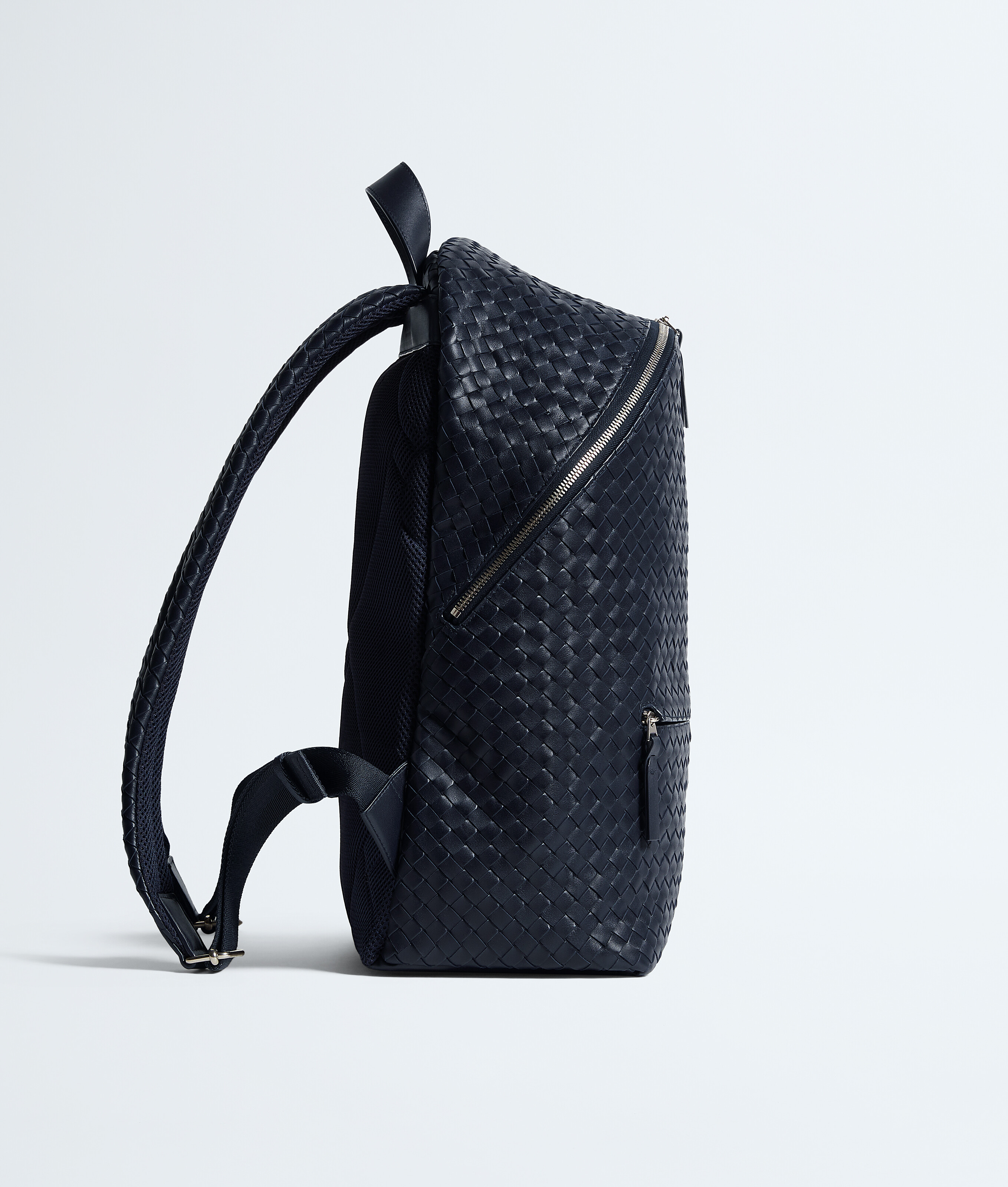Men's Intrecciato 1975 Backpack in Midnight Bottega Veneta Luxembourg EN - Image 4