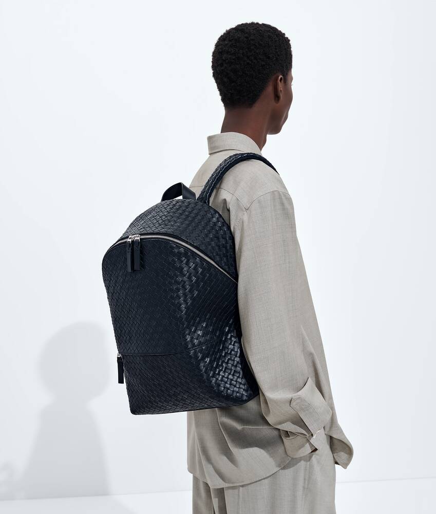 Men's Intrecciato 1975 Backpack in Midnight Bottega Veneta Macao SAR China EN - Image 2
