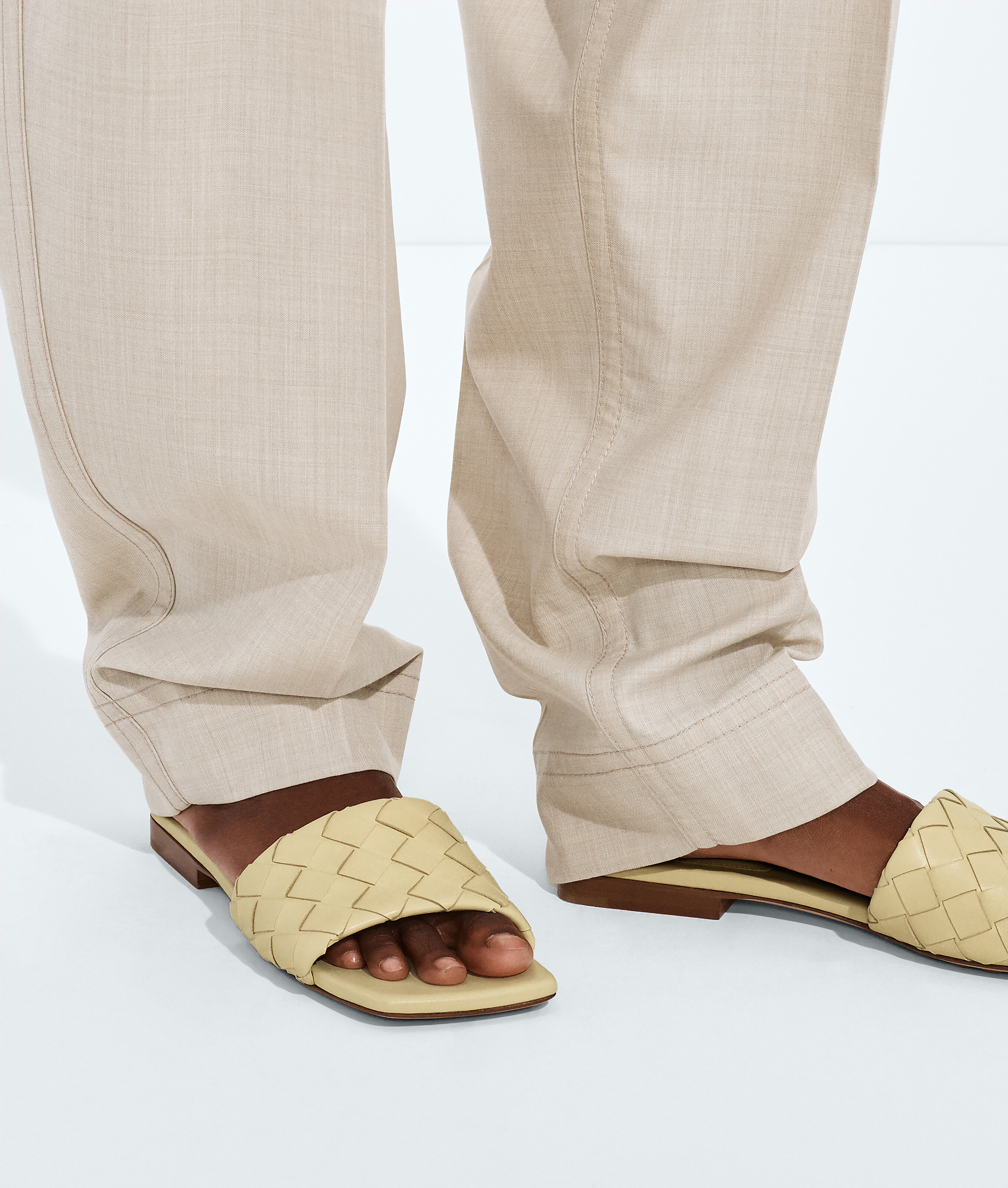 Women's Parco Flat Mule in Butter yellow Bottega Veneta Luxembourg EN - Image 2