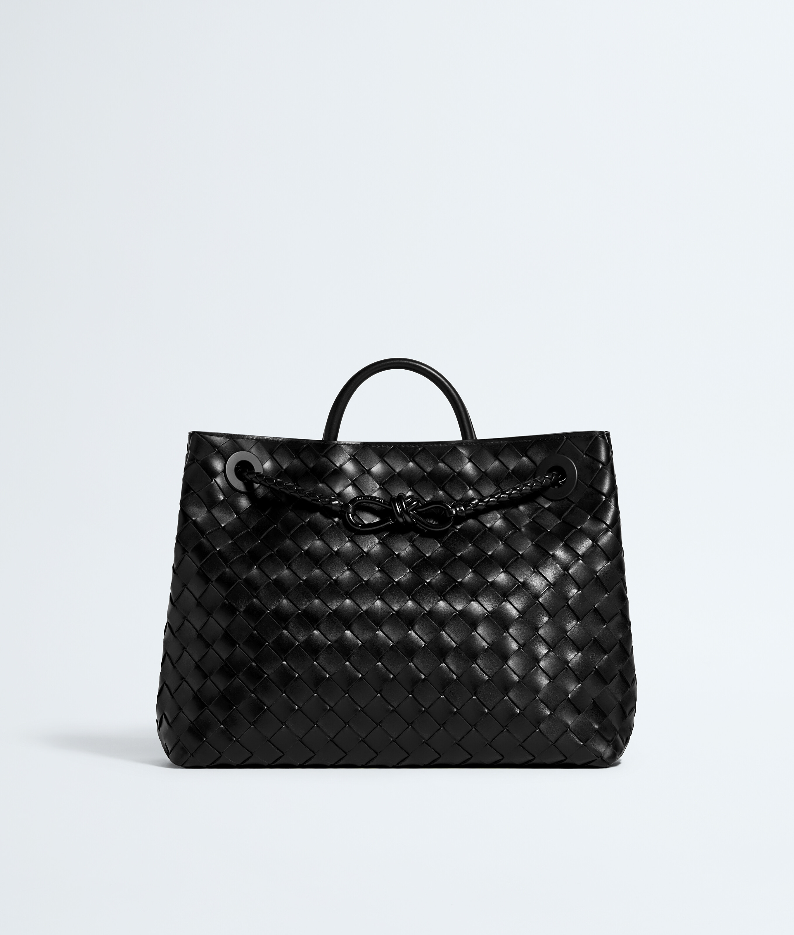 Andiamo da Donna in Black Bottega Veneta Italia IT - Image 1