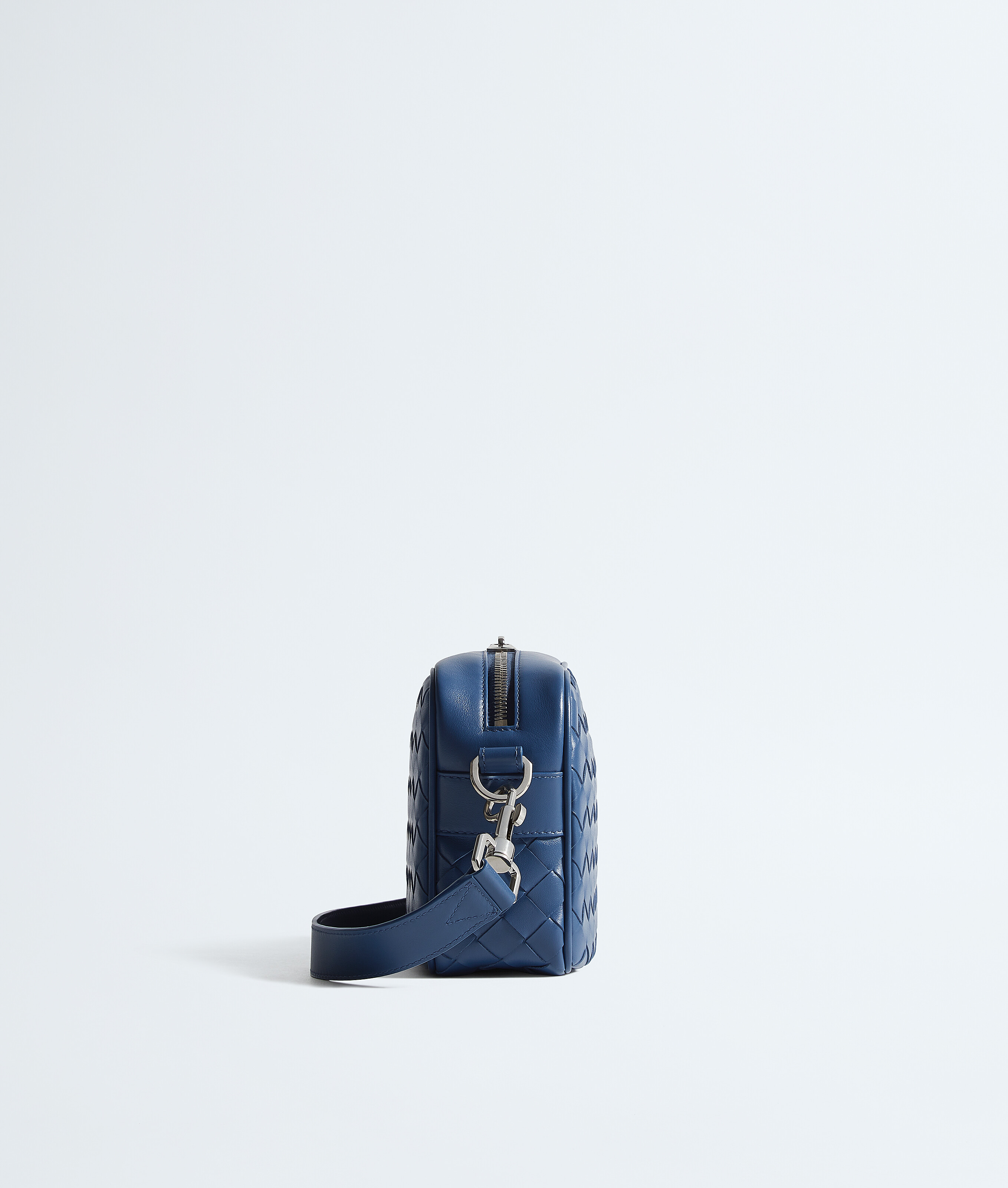 Men's Small Intrecciato Camera Bag in Blue venezia Bottega Veneta Zimbabwe EN - Image 4