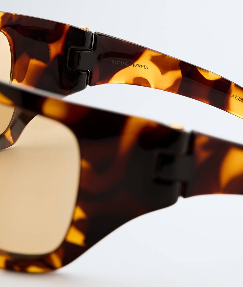 Intrecciato Wraparound Sunglasses in Havana/yellow Bottega Veneta Monaco EN - Image 4