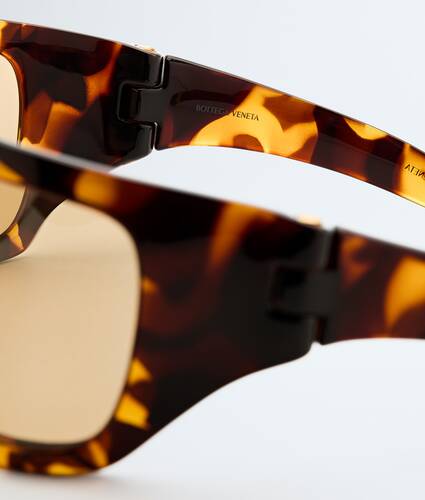 Intrecciato Wraparound Sunglasses in Havana/yellow Bottega Veneta Monaco EN - Image 4