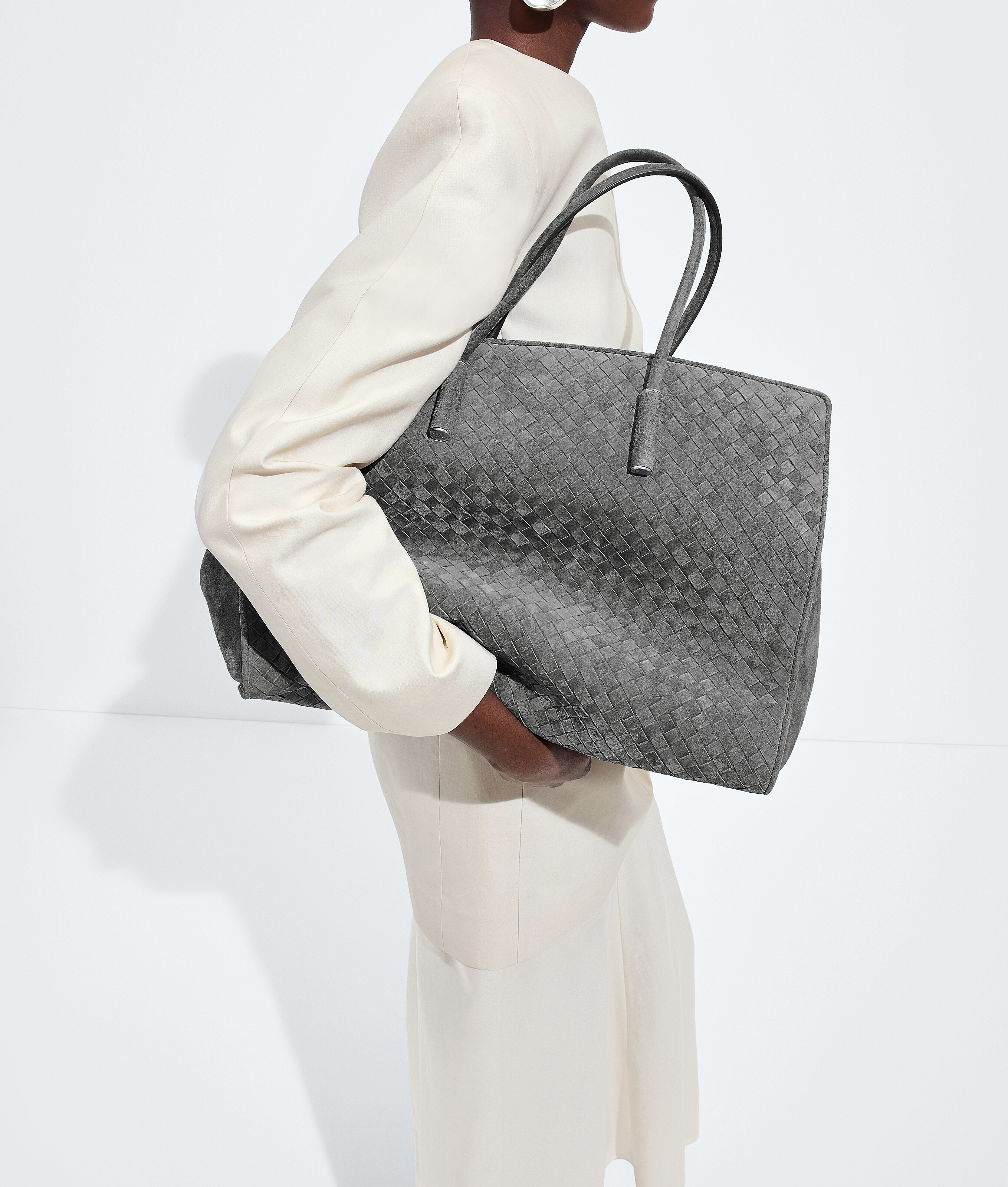 Barbara tote grande da Donna in Obsidian grey Bottega Veneta Italia IT - Image 5