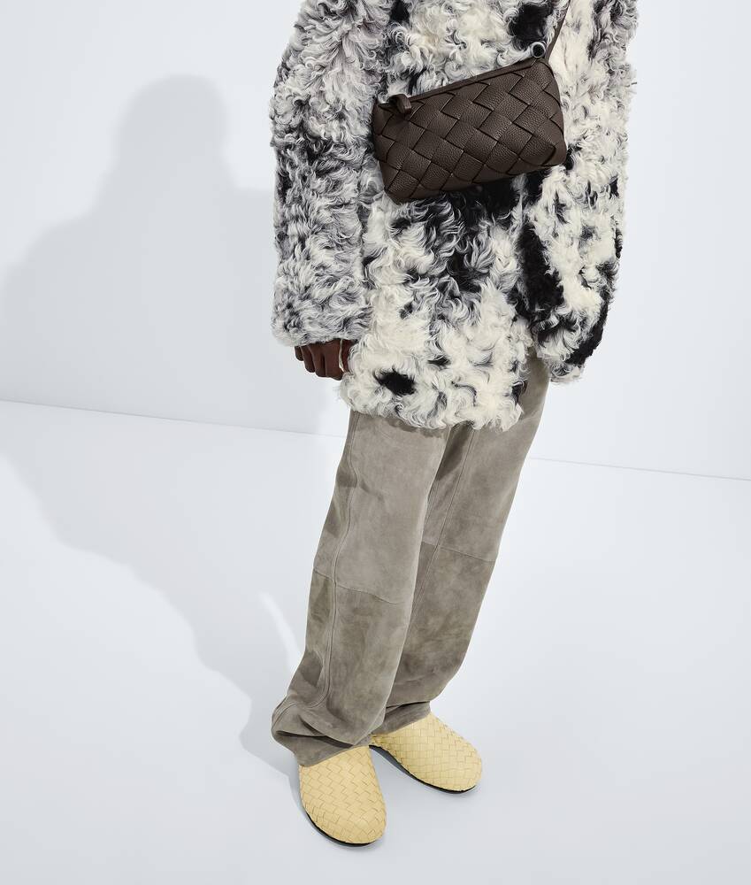 Men's Diago Zipped Messenger in Fondant Bottega Veneta Denmark EN - Image 2