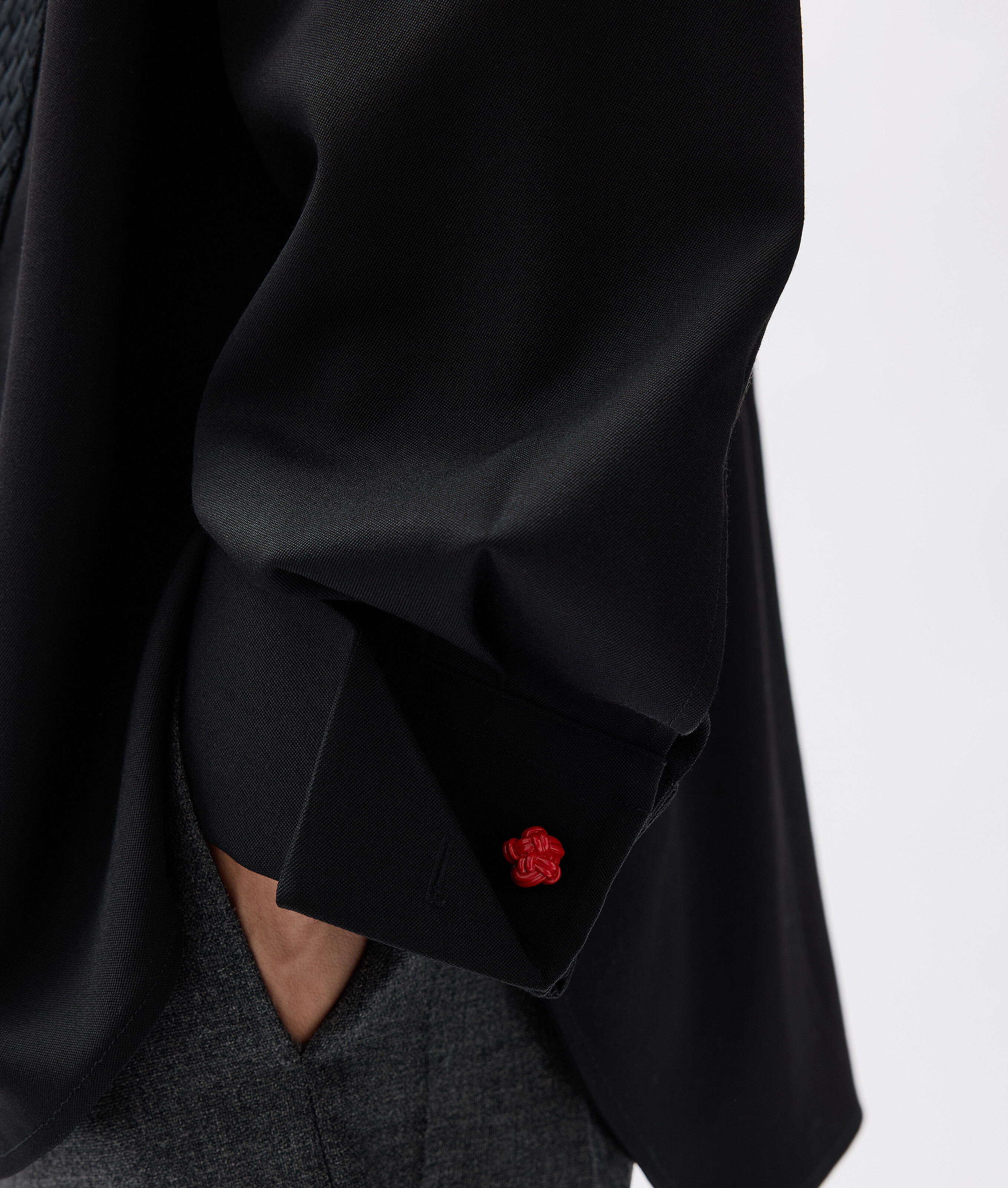 Men's Knot Cufflinks in Chili Bottega Veneta Luxembourg EN - Image 2