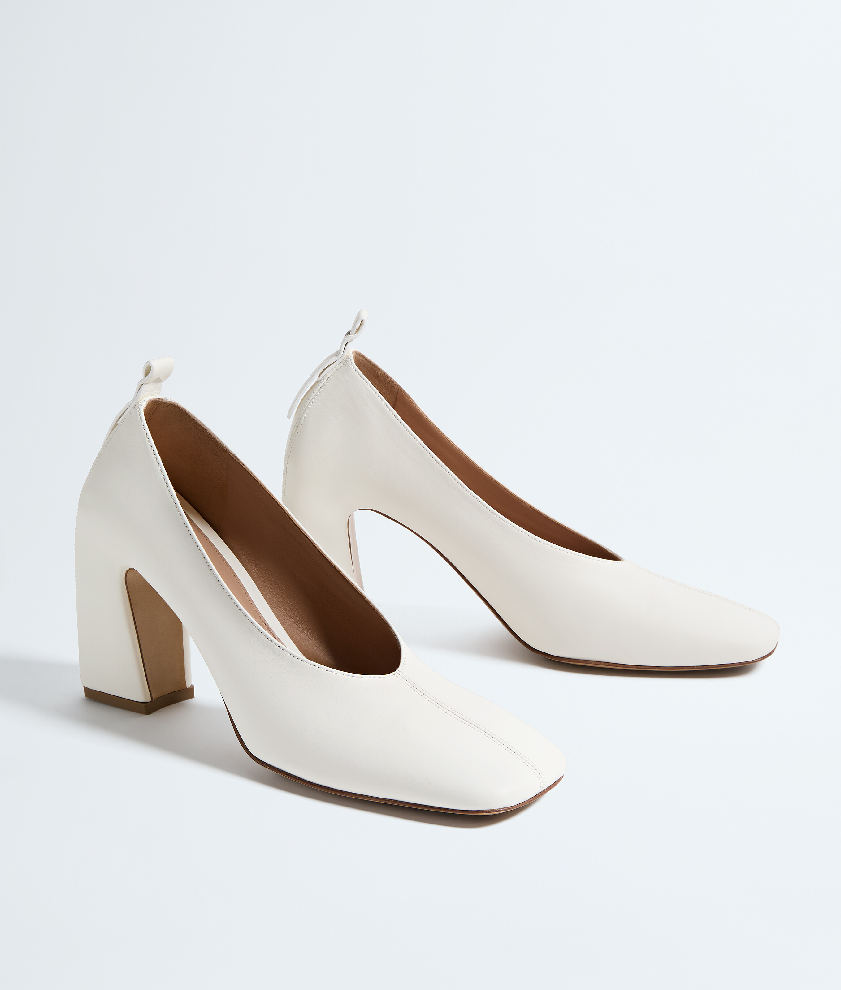 Women's Allegra Pump in Alabaster Bottega Veneta Saudi Arabia EN - Image 3