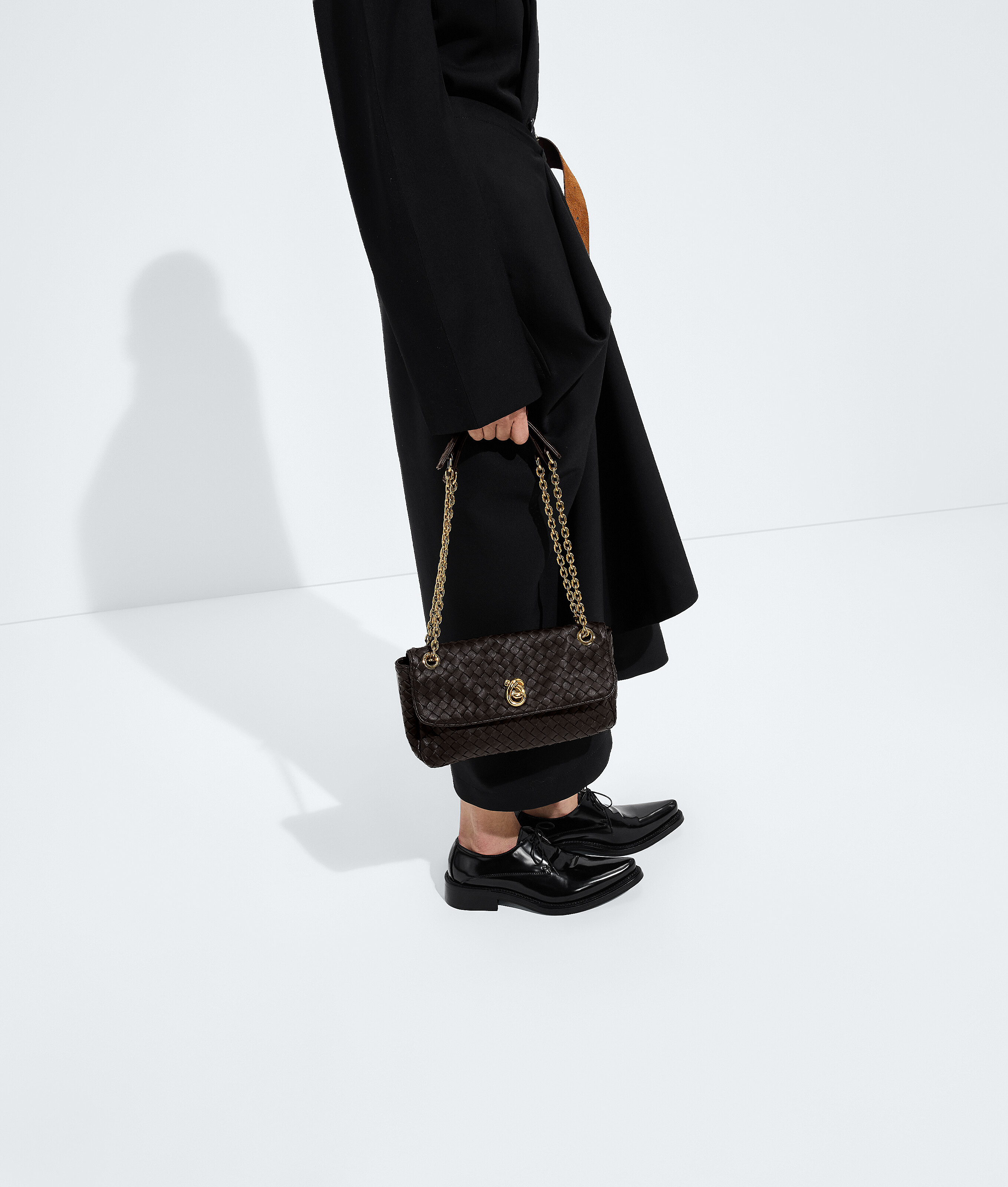 Women's Small Madison in Espresso Bottega Veneta Luxembourg EN - Image 2