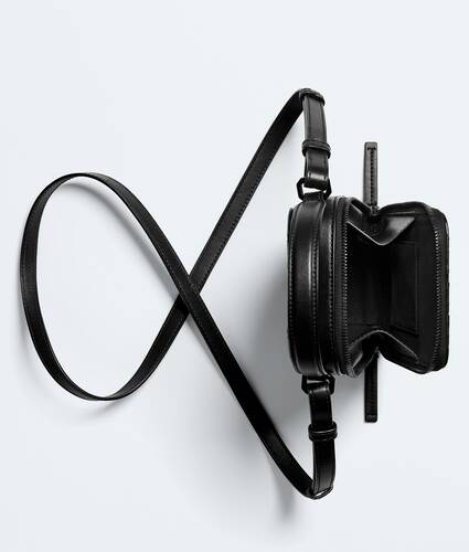 Men's Getaway Vertical Phone Pouch in Black/nero opaco Bottega Veneta Singapore EN - Image 3