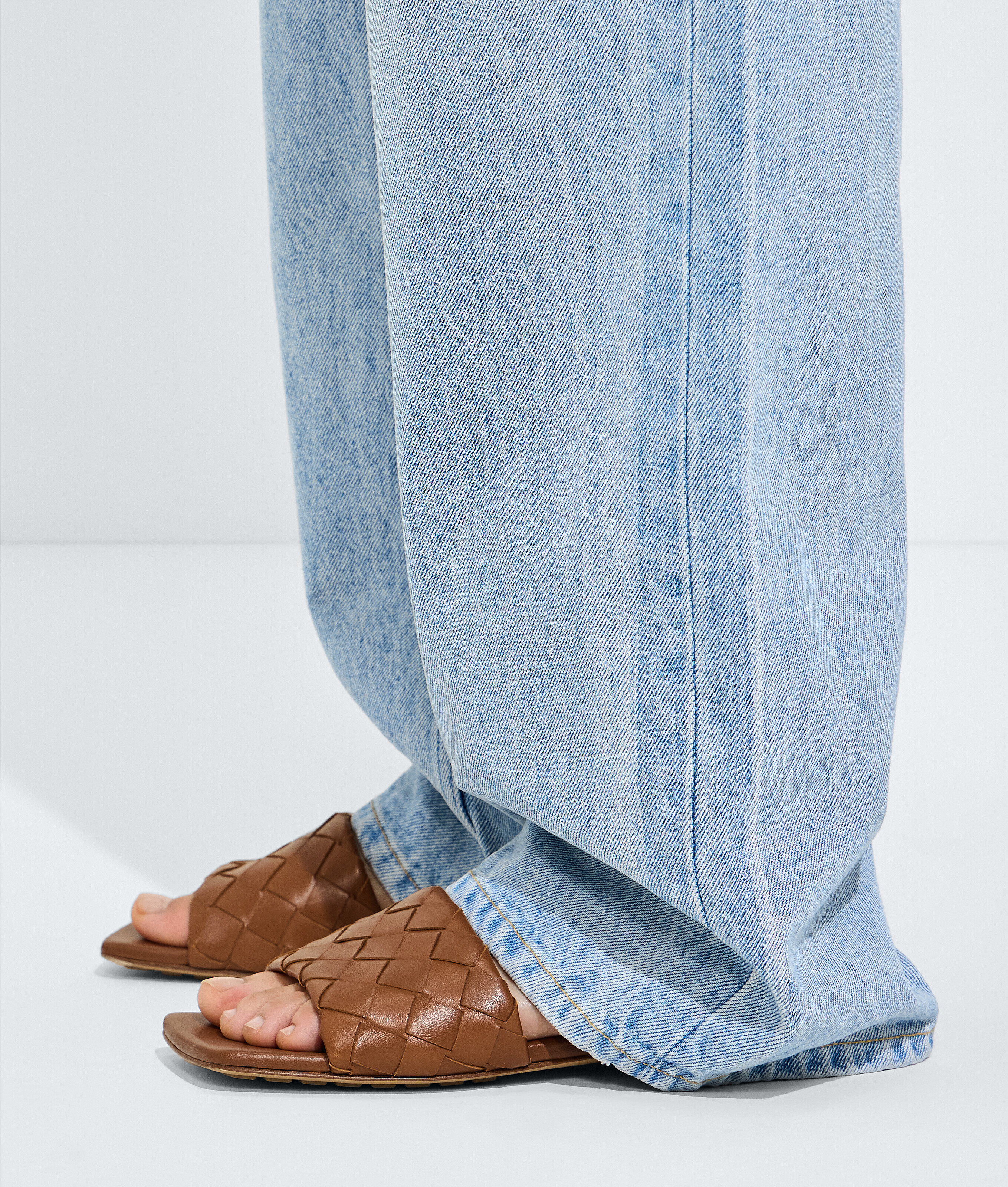 Women's Parco Flat Mule in Tannin Bottega Veneta Hong Kong SAR China EN - Image 2