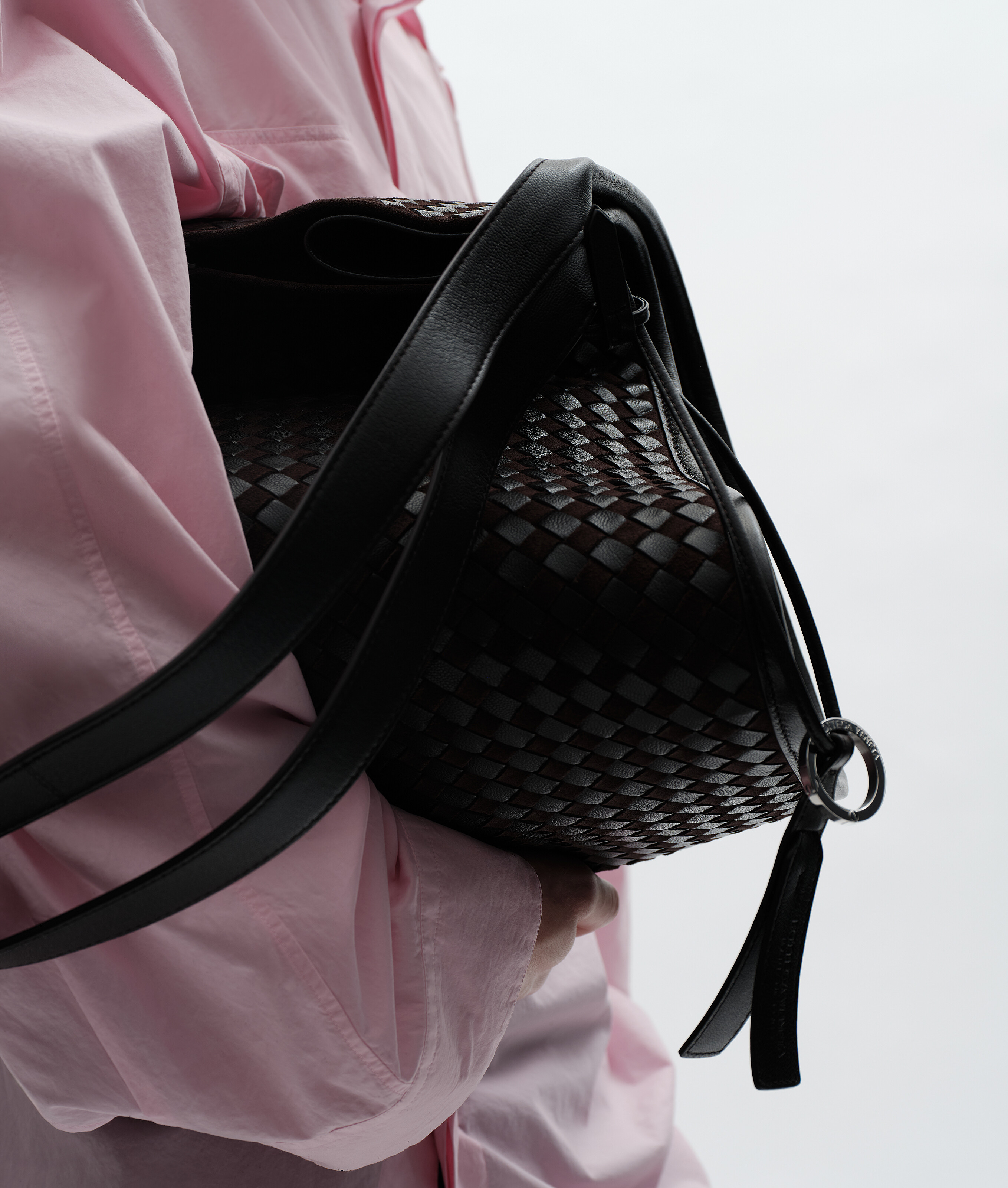 Men's Corriere in Espresso Bottega Veneta Luxembourg EN - Image 2