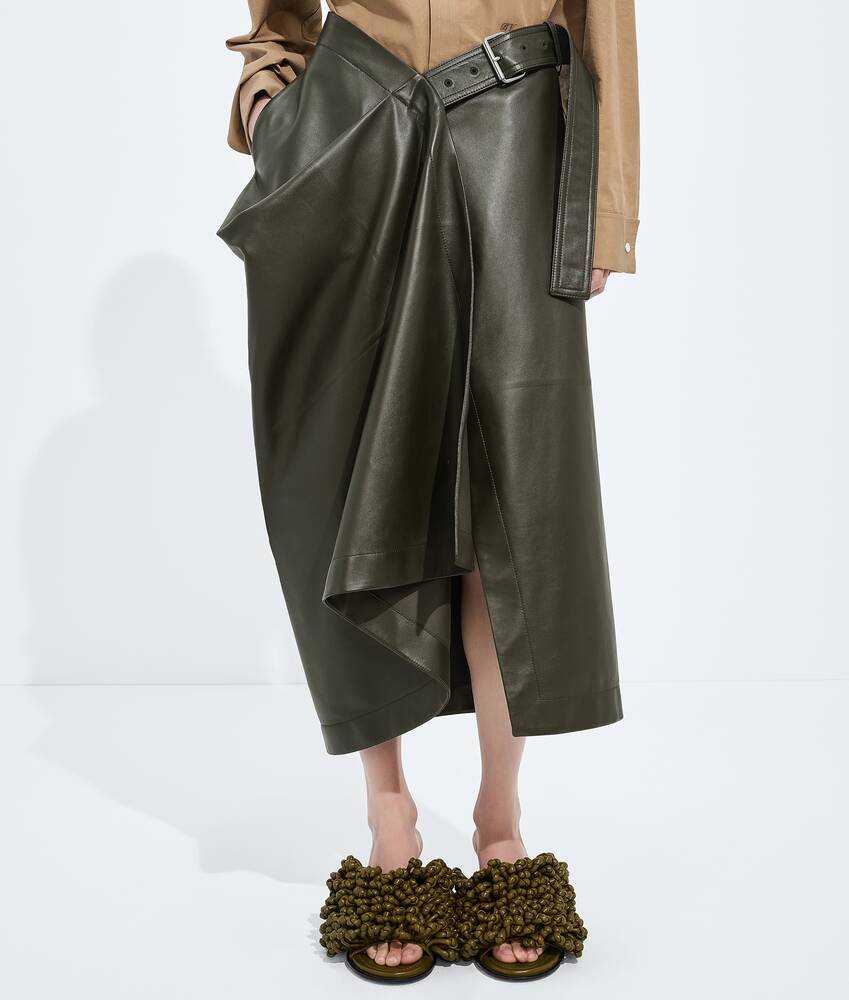 Gonna in pelle lucida da Donna in Pine forest Bottega Veneta Italia IT - Image 3