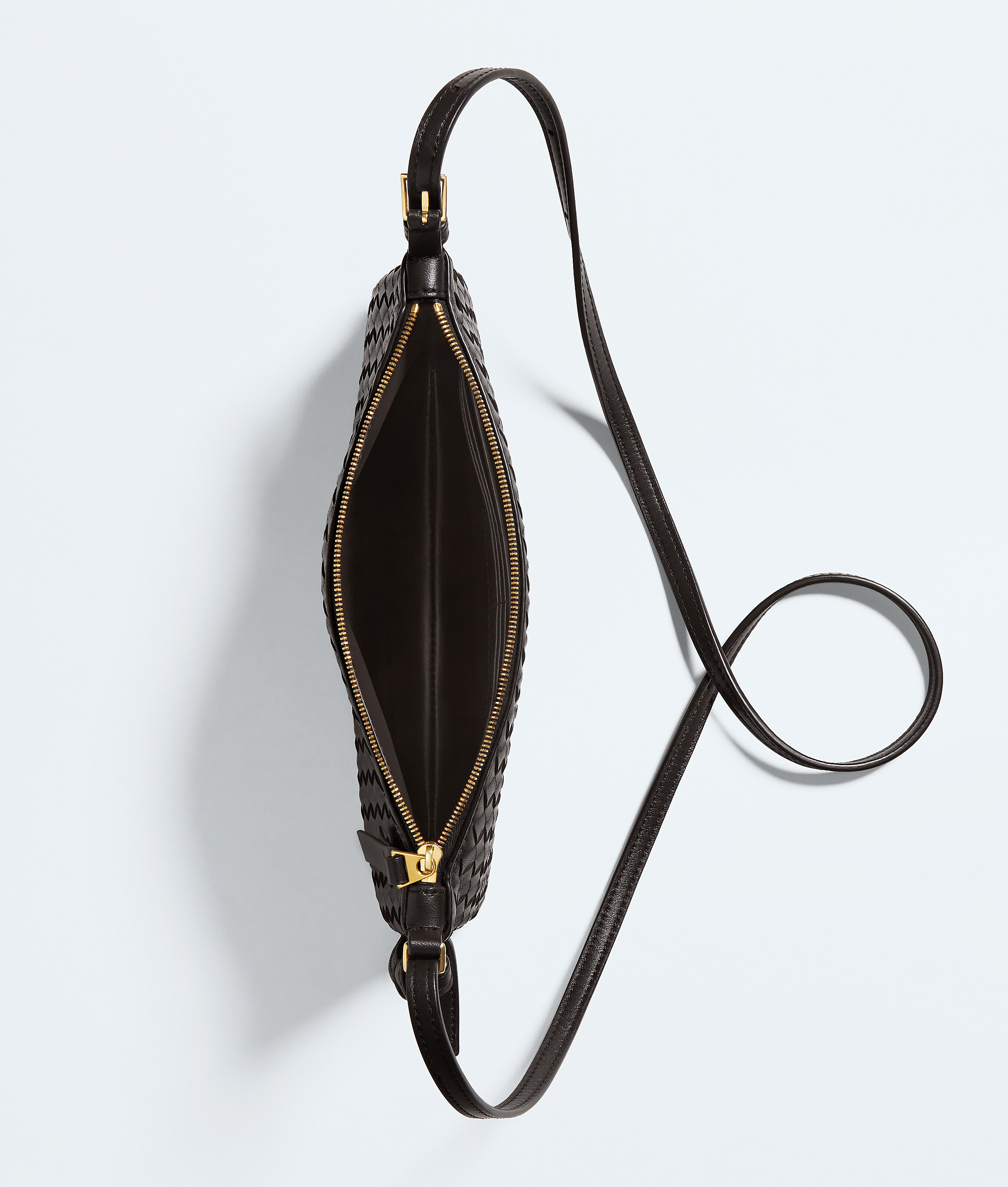 Women's Intrecciato Piccolo Medium Pouch in Espresso Bottega Veneta United Arab Emirates EN - Image 3