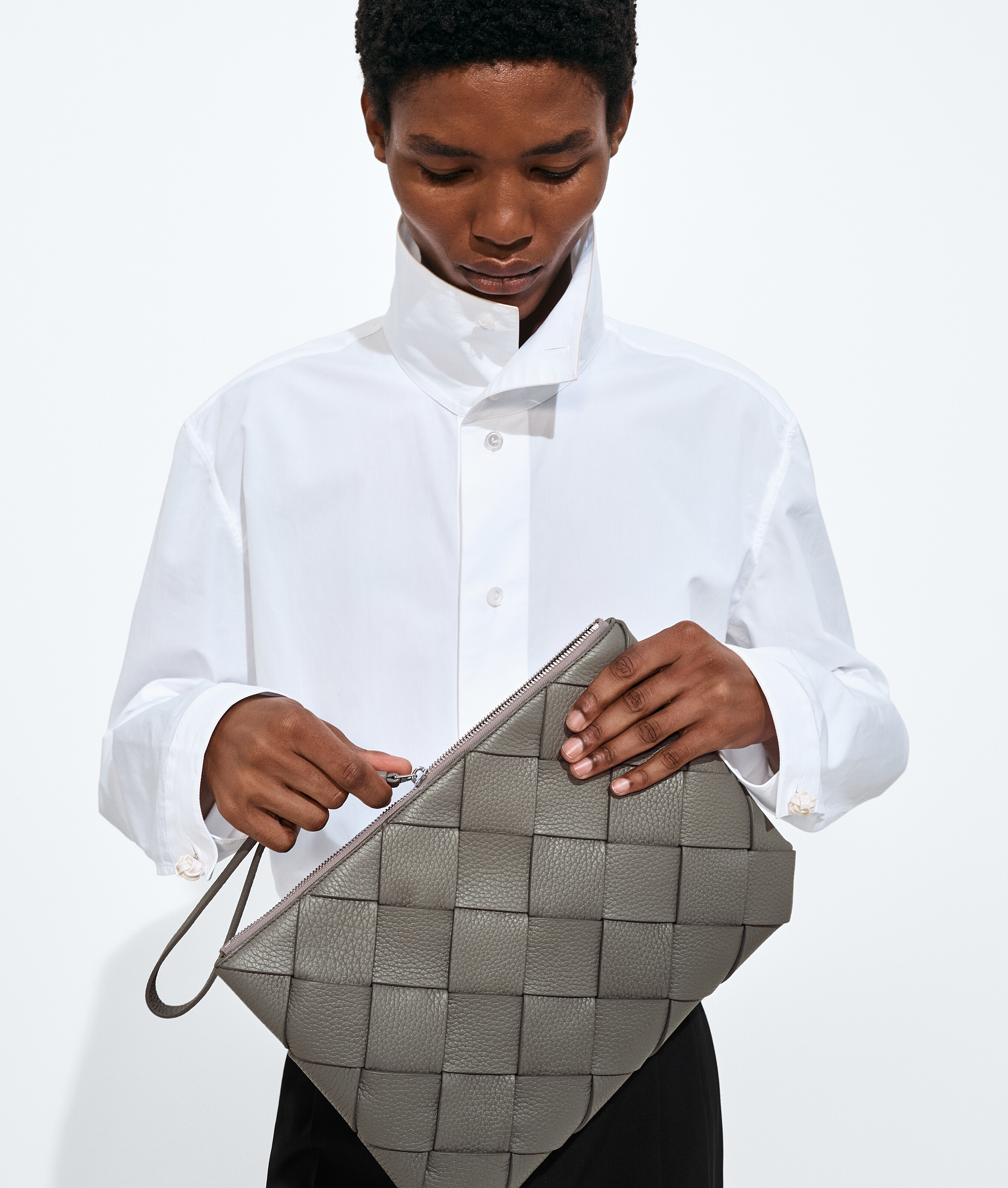 Men's Diago Large Pouch in Basalt Bottega Veneta Luxembourg EN - Image 2