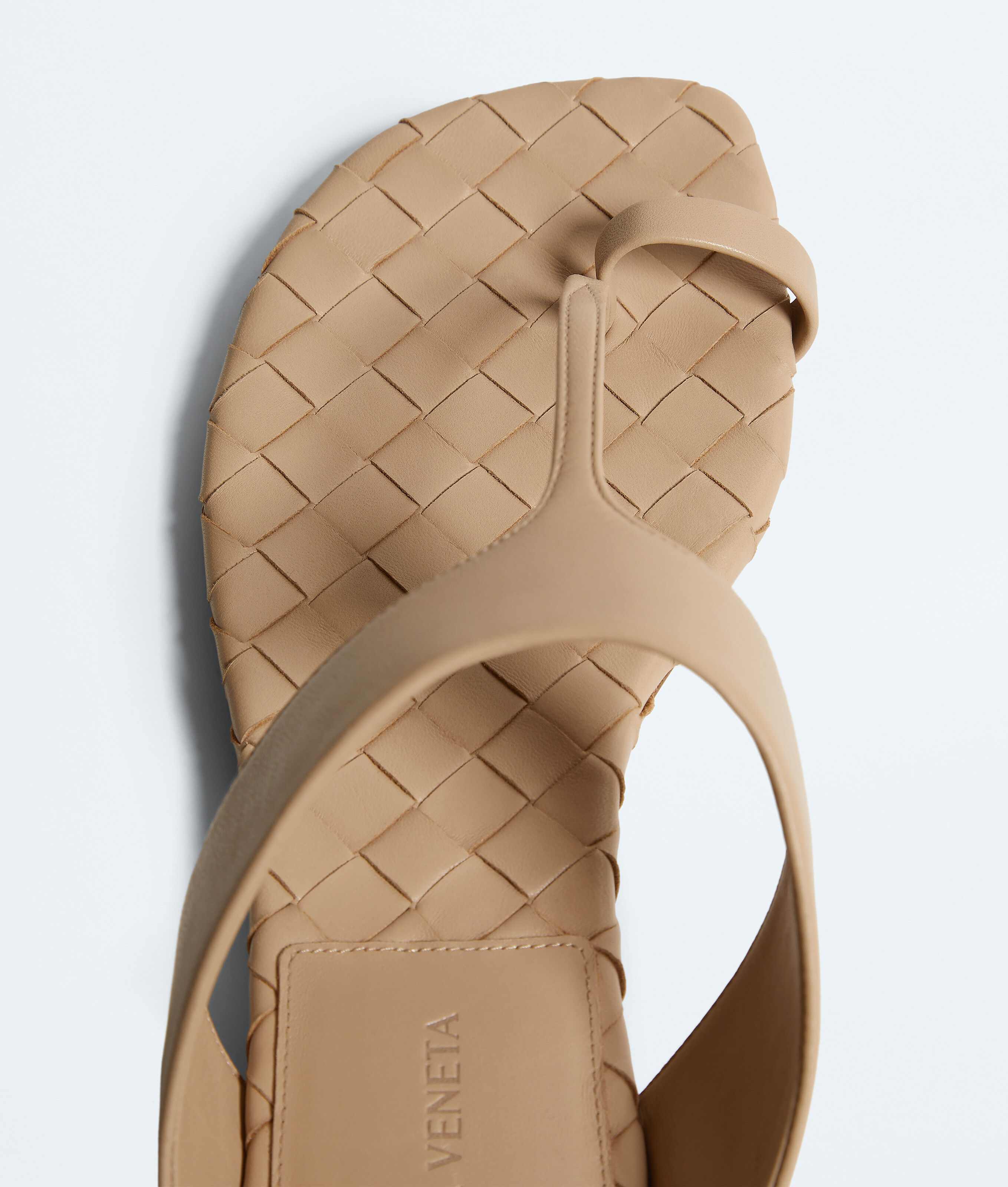Women's Livia Flat Thong in Shore Bottega Veneta Luxembourg EN - Image 6