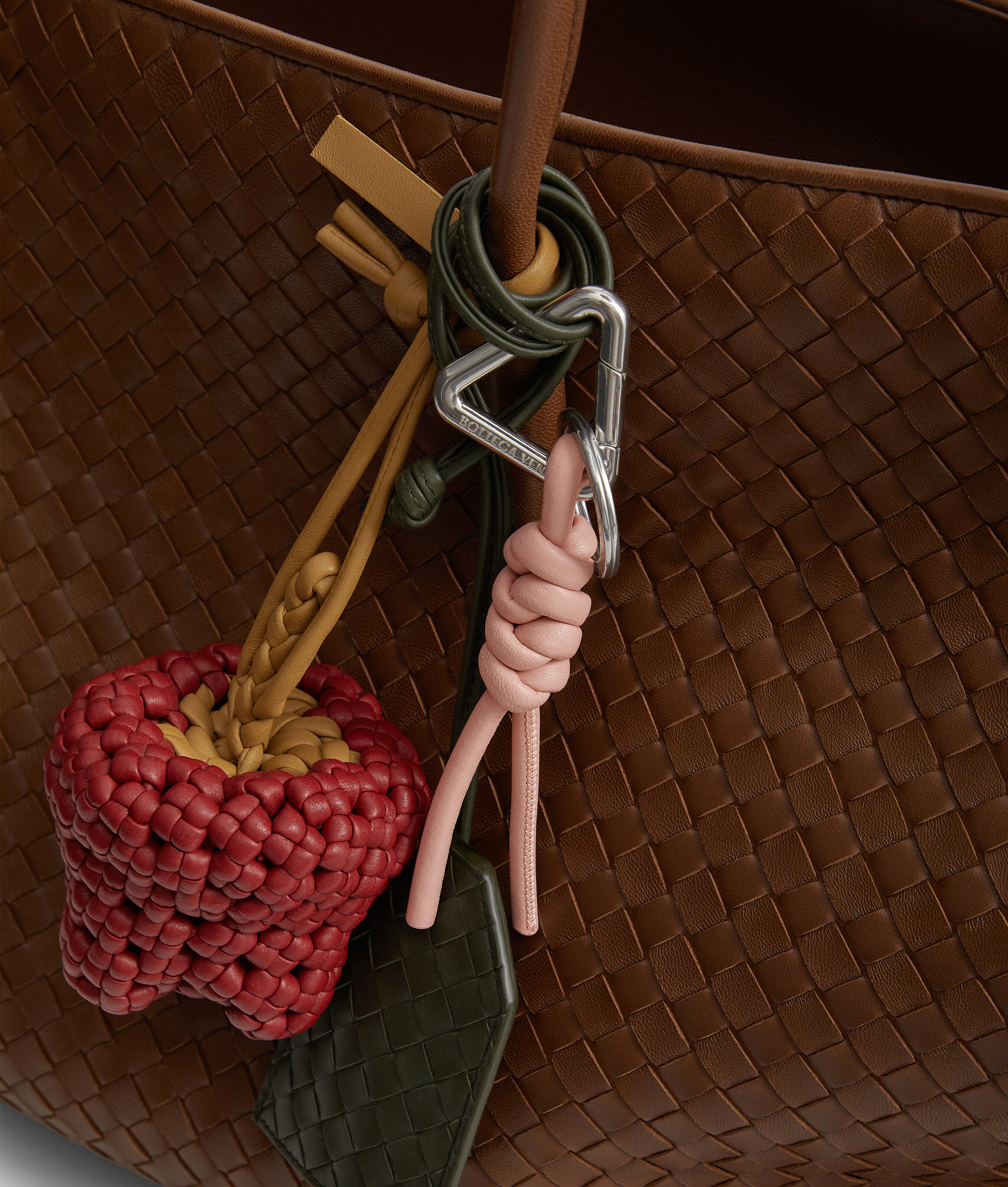 Porte-clés triangle pour Homme en Terra pink Bottega Veneta Monaco FR - Image 2