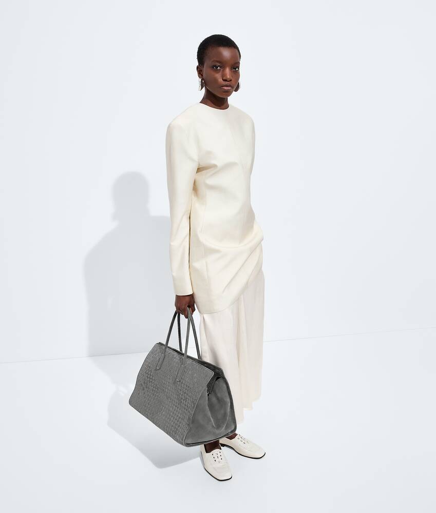 Women's Large Barbara Tote in Obsidian gray Bottega Veneta Zimbabwe EN - Image 2